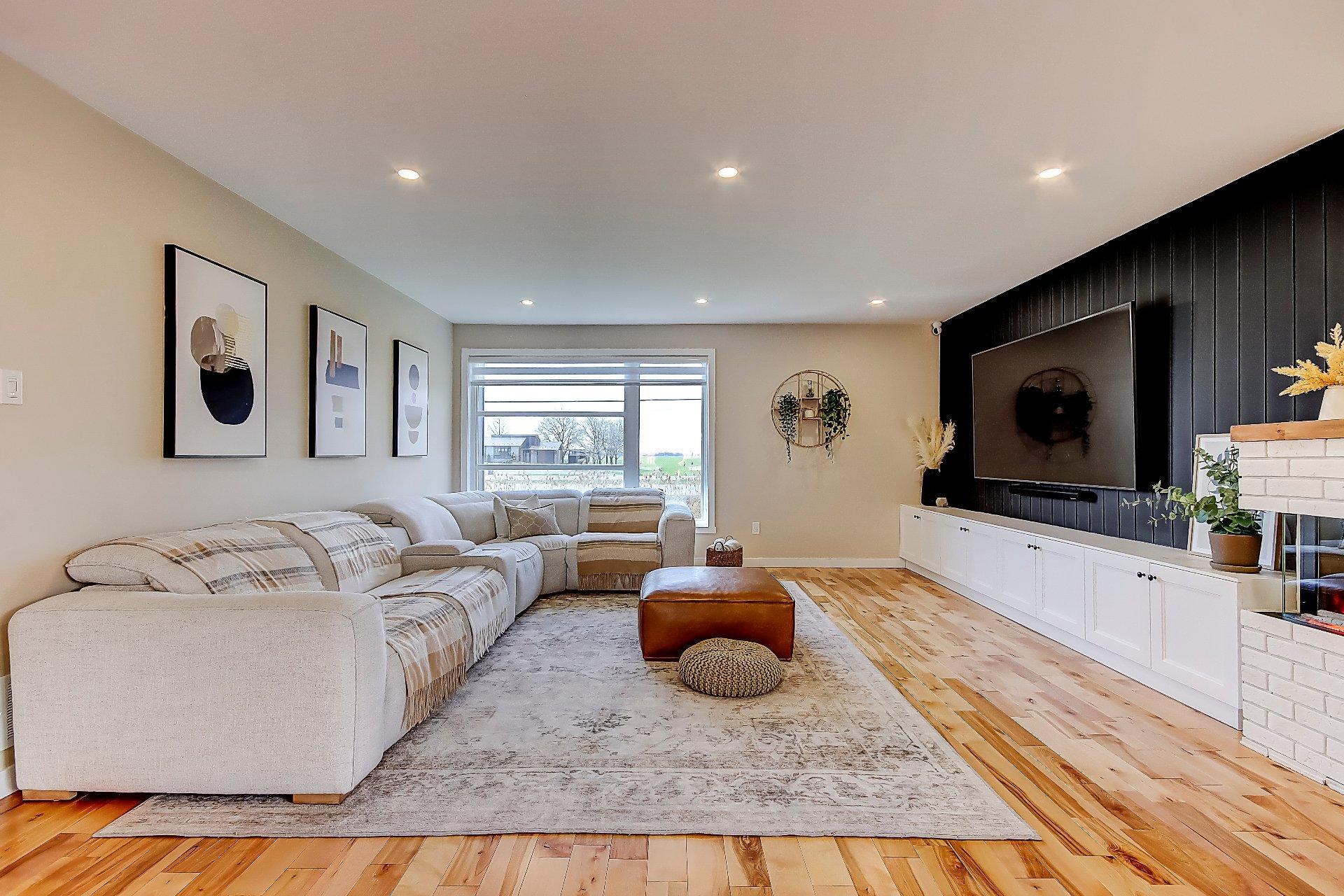 









797


Boul. St-Luc

,
Saint-Jean-sur-Richelieu,




QC
J2W2G6

