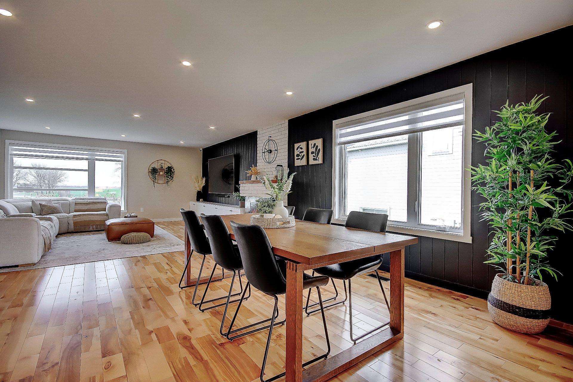 









797


Boul. St-Luc

,
Saint-Jean-sur-Richelieu,




QC
J2W2G6

