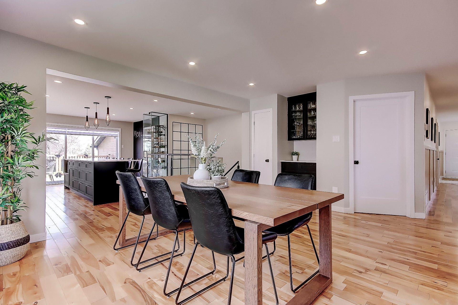 









797


Boul. St-Luc

,
Saint-Jean-sur-Richelieu,




QC
J2W2G6

