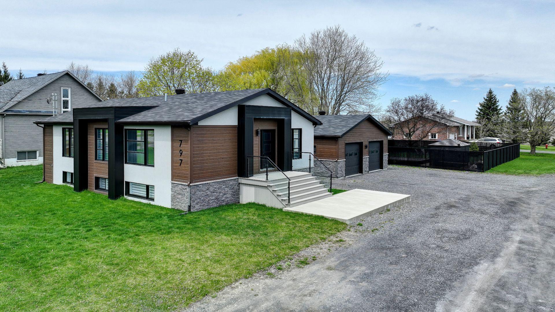 









797


Boul. St-Luc

,
Saint-Jean-sur-Richelieu,




QC
J2W2G6

