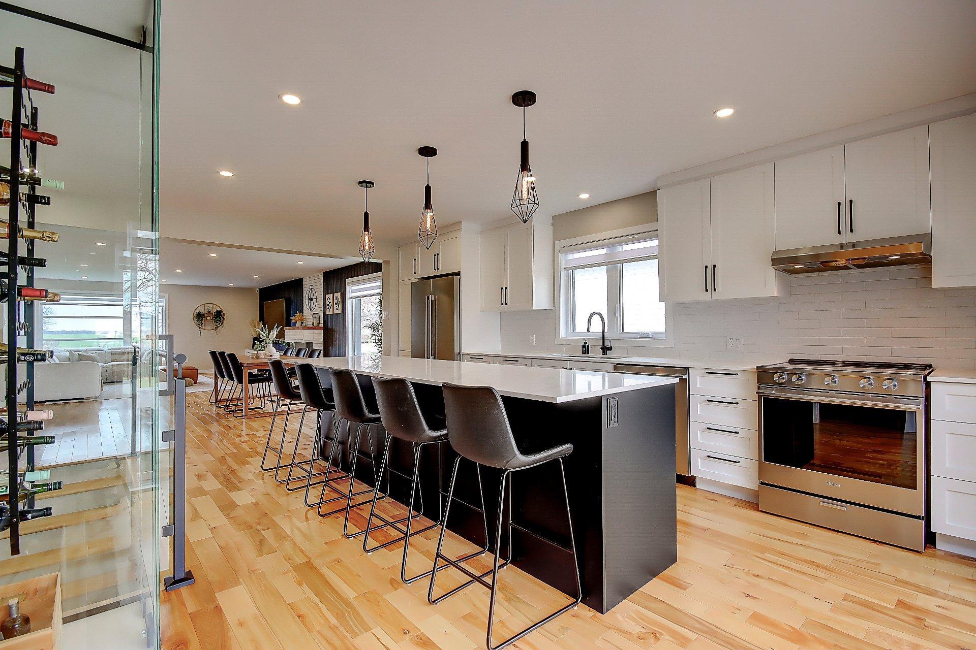 









797


Boul. St-Luc

,
Saint-Jean-sur-Richelieu,




QC
J2W2G6

