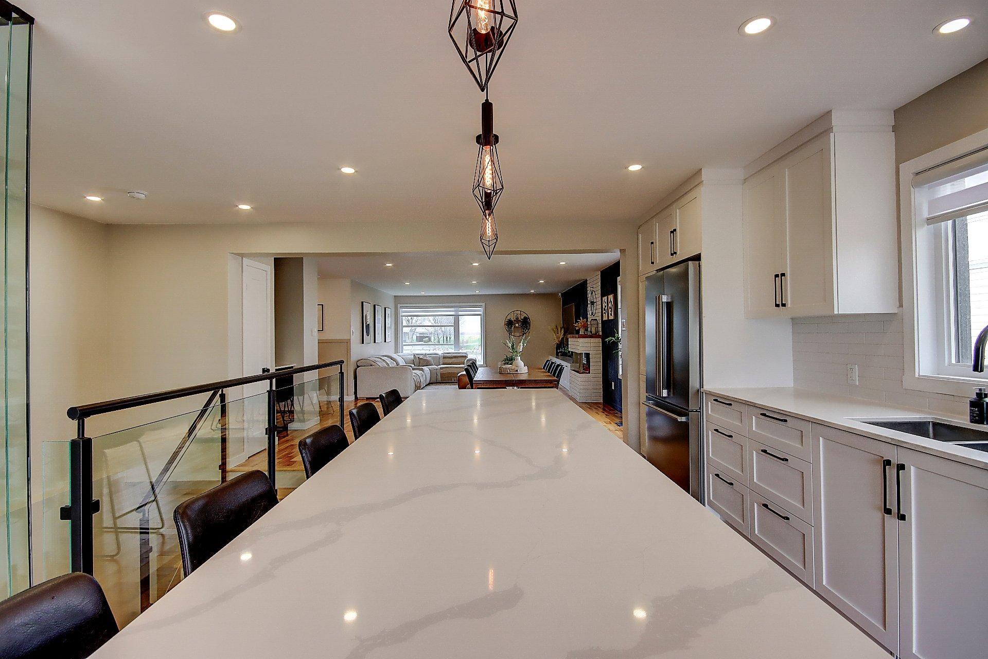 









797


Boul. St-Luc

,
Saint-Jean-sur-Richelieu,




QC
J2W2G6

