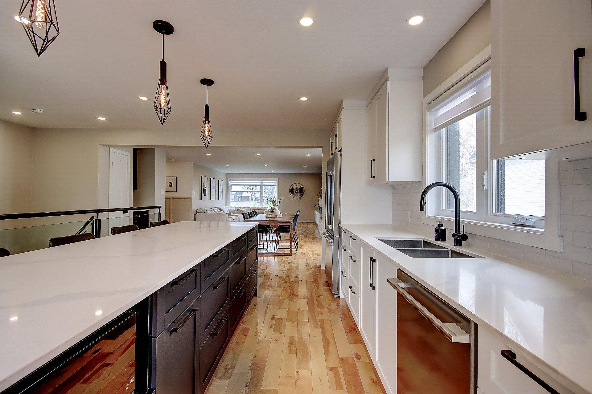 









797


Boul. St-Luc

,
Saint-Jean-sur-Richelieu,




QC
J2W2G6

