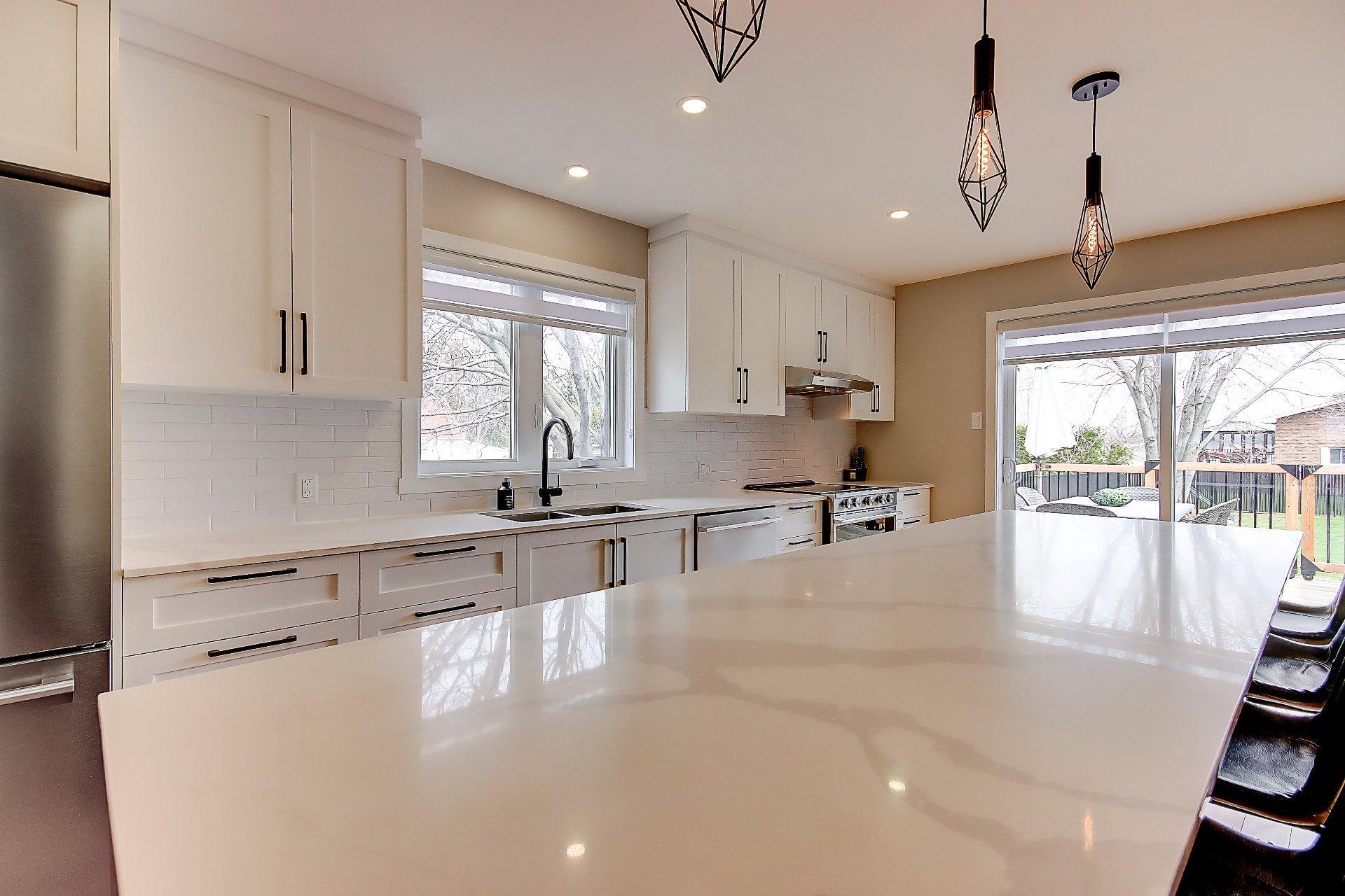 









797


Boul. St-Luc

,
Saint-Jean-sur-Richelieu,




QC
J2W2G6

