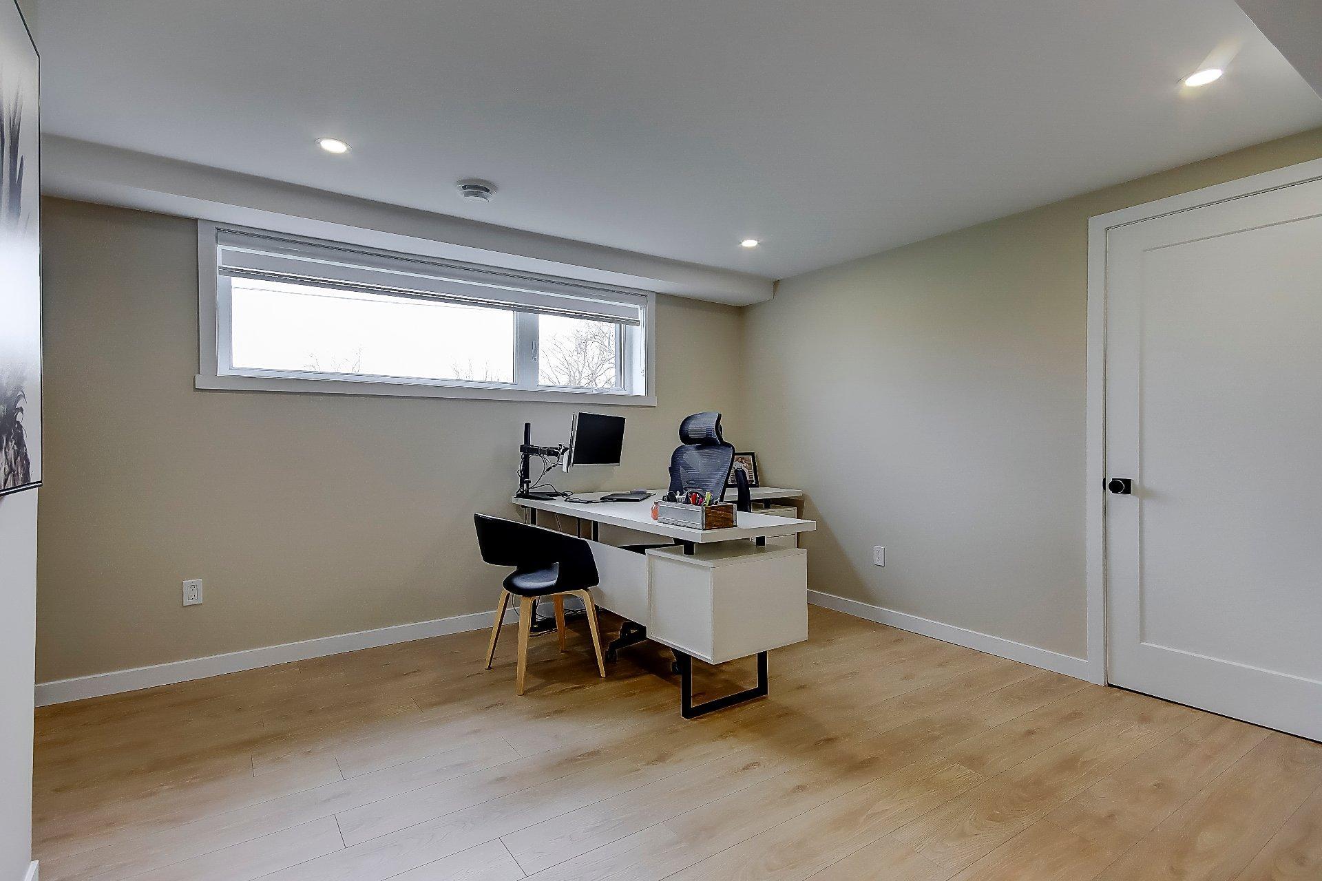 









797


Boul. St-Luc

,
Saint-Jean-sur-Richelieu,




QC
J2W2G6


