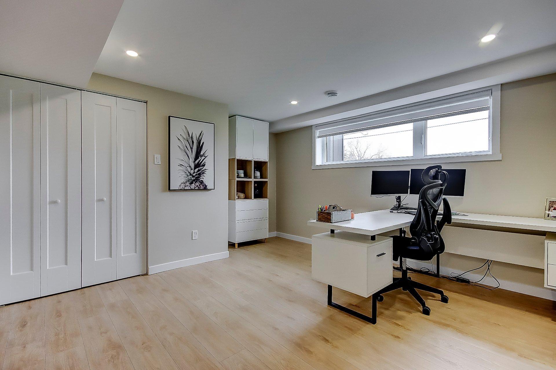 









797


Boul. St-Luc

,
Saint-Jean-sur-Richelieu,




QC
J2W2G6


