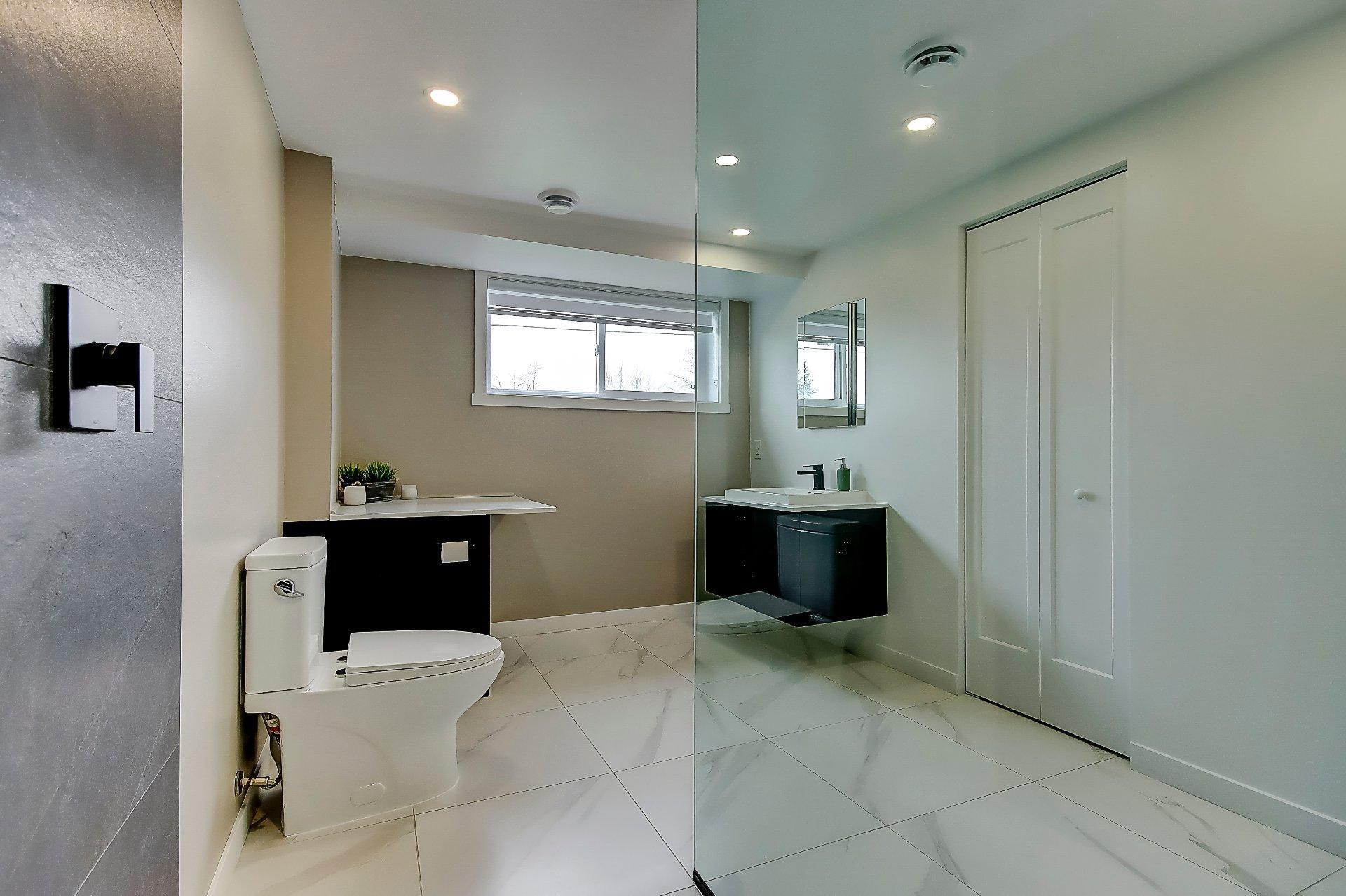 









797


Boul. St-Luc

,
Saint-Jean-sur-Richelieu,




QC
J2W2G6

