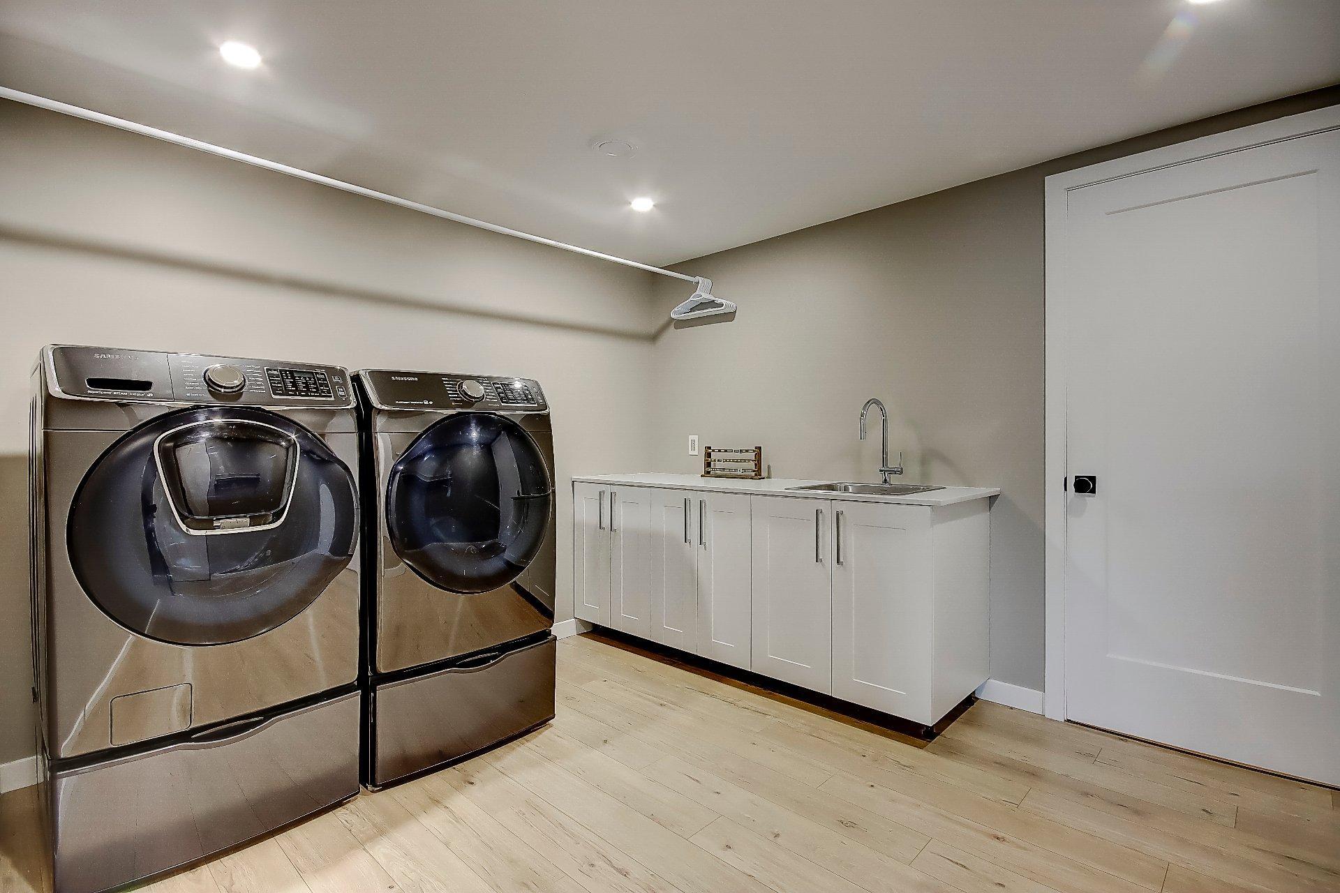 









797


Boul. St-Luc

,
Saint-Jean-sur-Richelieu,




QC
J2W2G6

