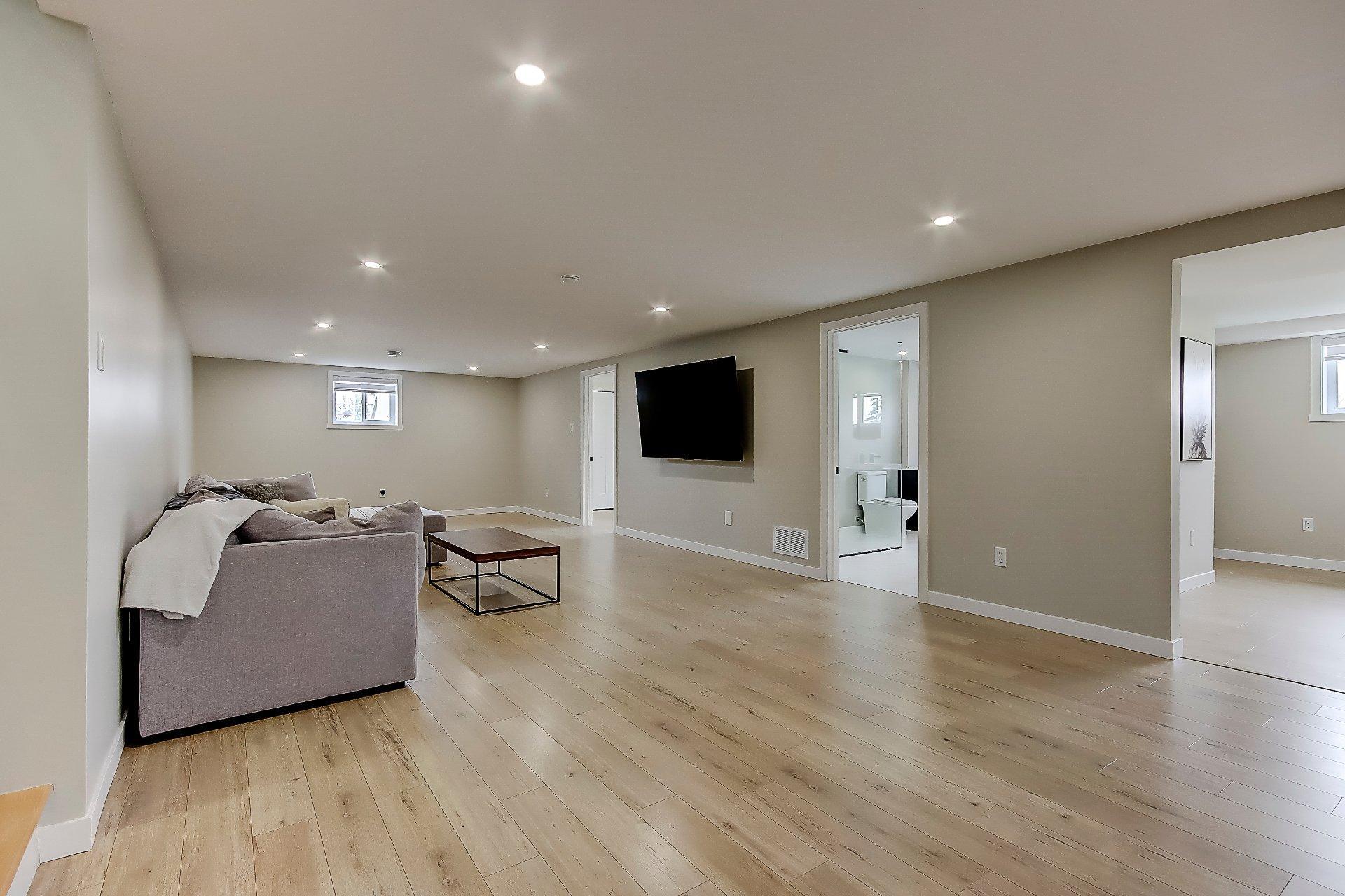









797


Boul. St-Luc

,
Saint-Jean-sur-Richelieu,




QC
J2W2G6

