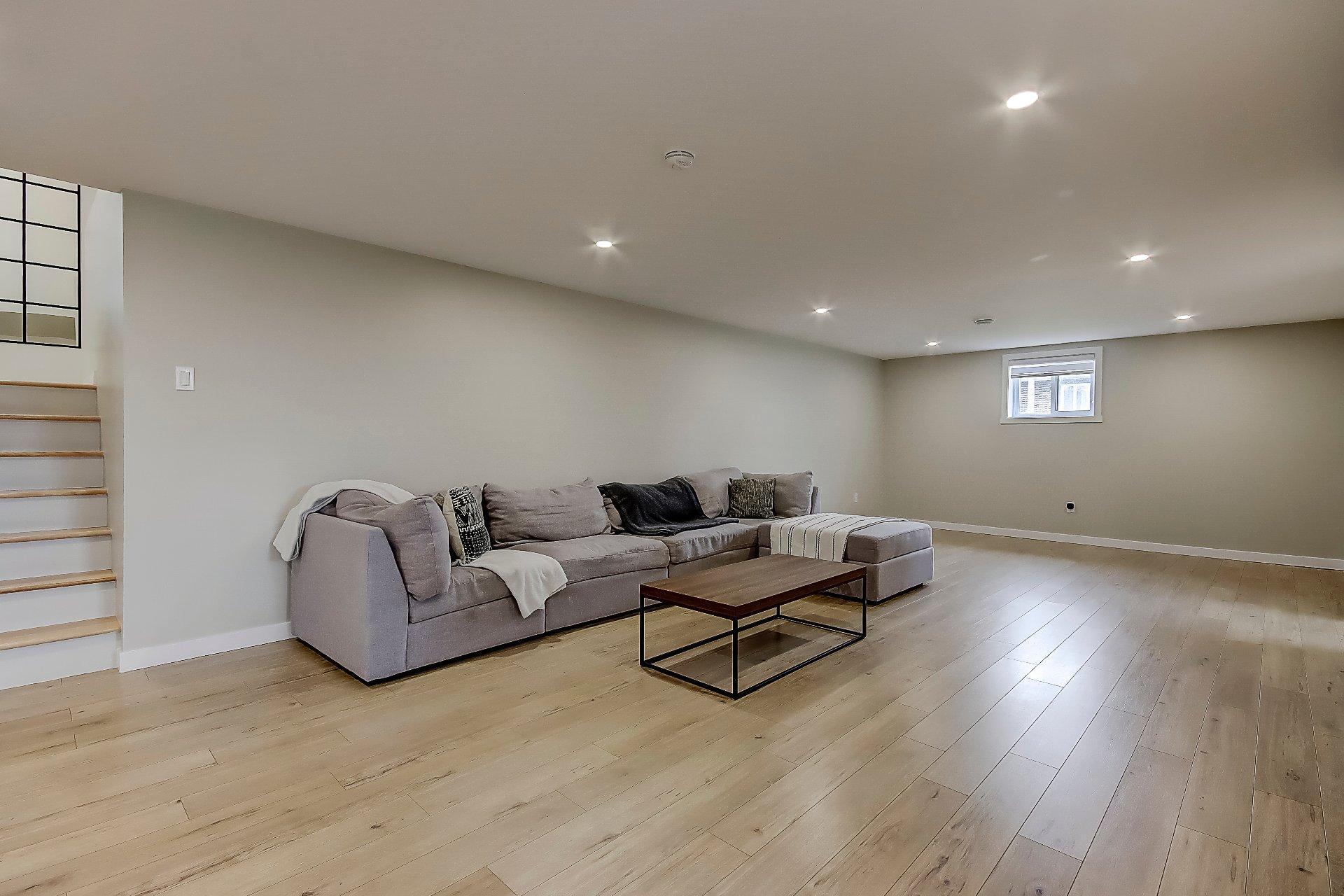 









797


Boul. St-Luc

,
Saint-Jean-sur-Richelieu,




QC
J2W2G6

