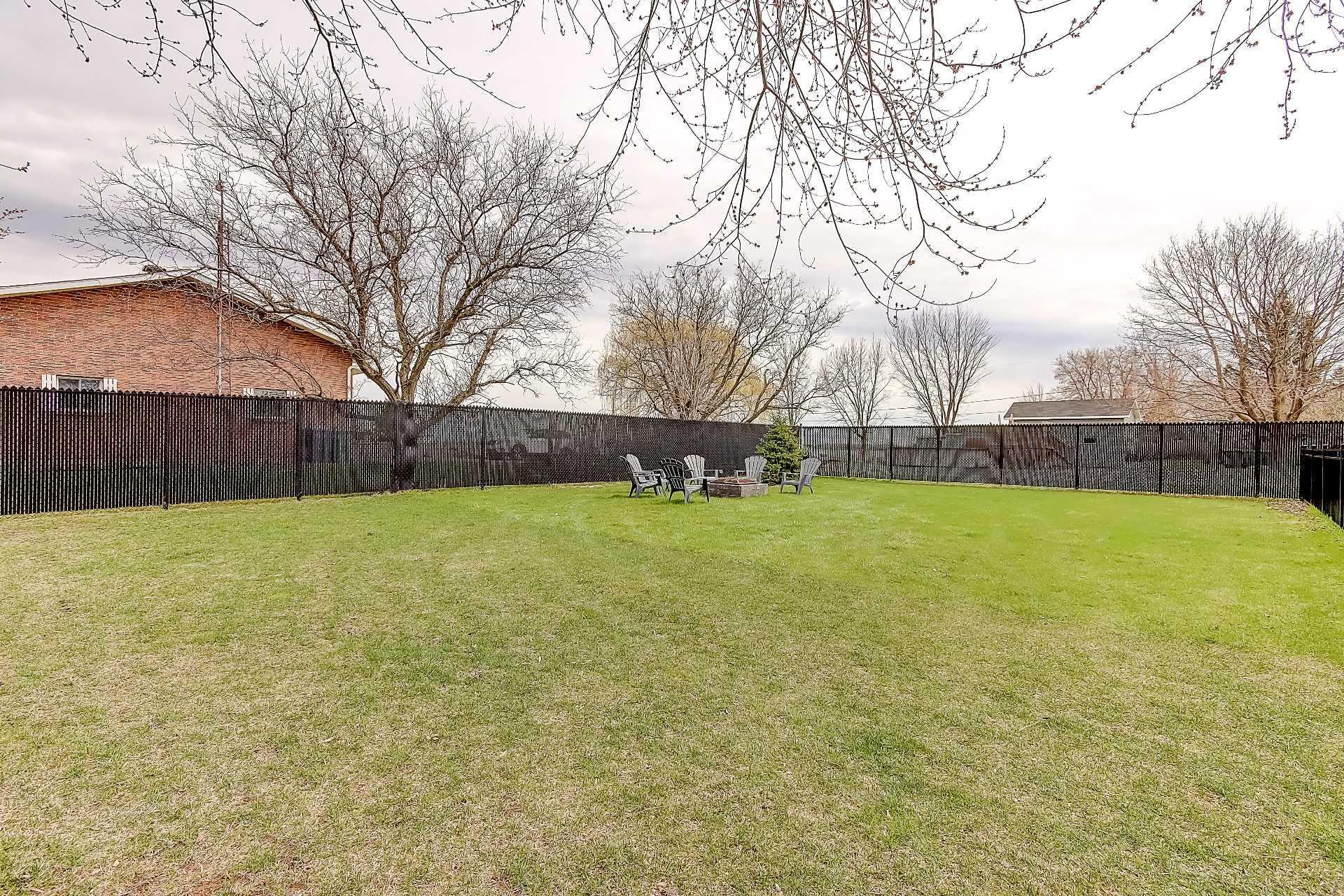 









797


Boul. St-Luc

,
Saint-Jean-sur-Richelieu,




QC
J2W2G6

