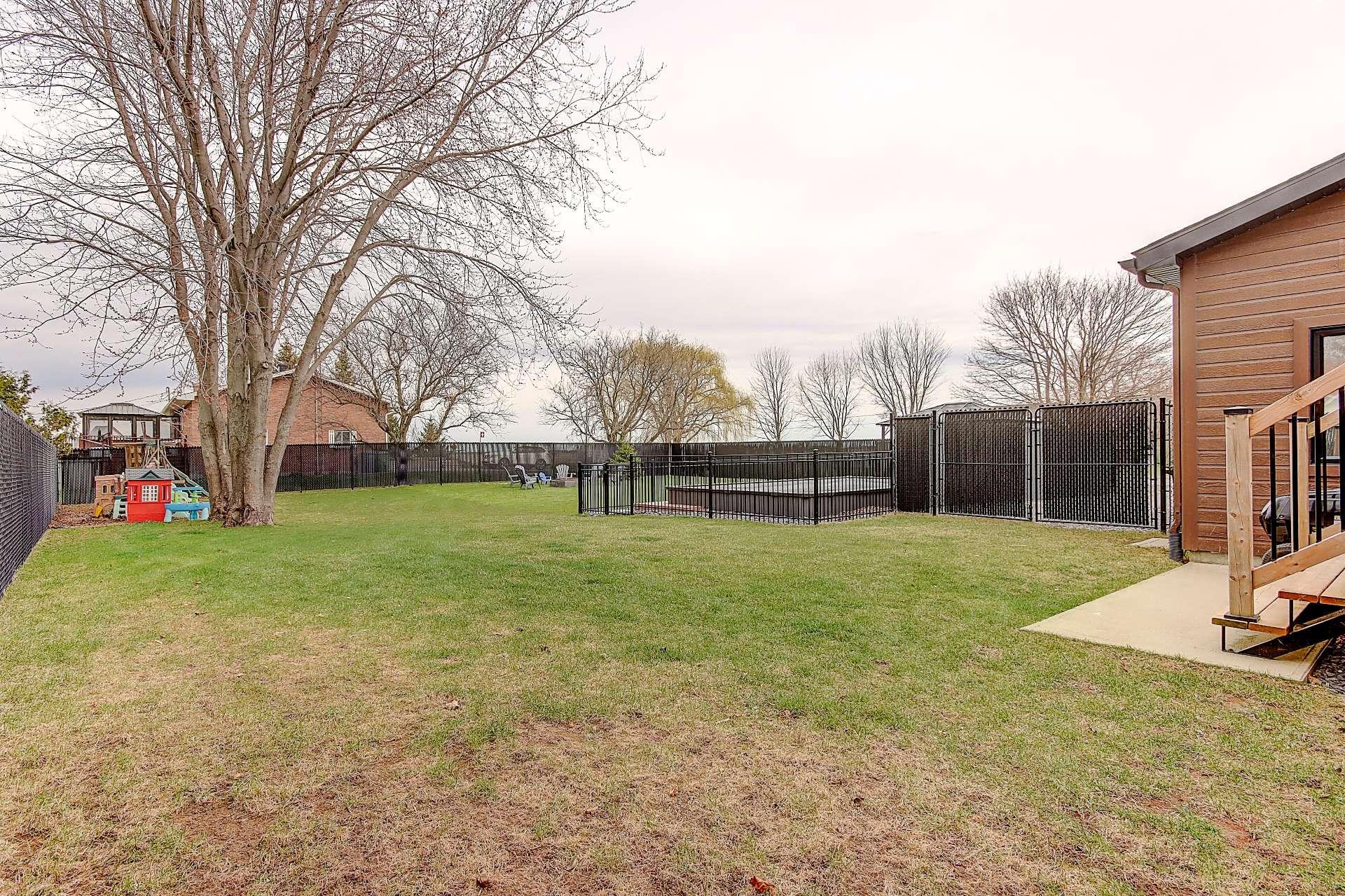 









797


Boul. St-Luc

,
Saint-Jean-sur-Richelieu,




QC
J2W2G6


