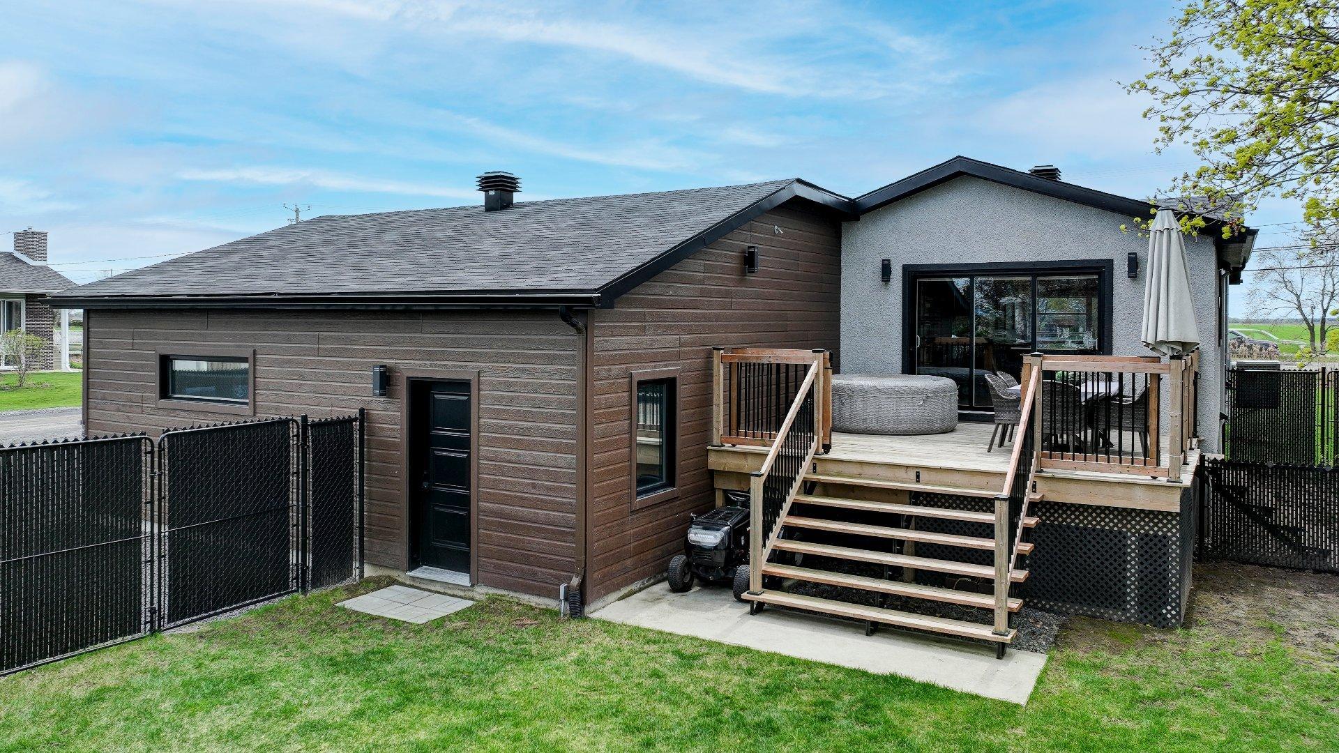 









797


Boul. St-Luc

,
Saint-Jean-sur-Richelieu,




QC
J2W2G6

