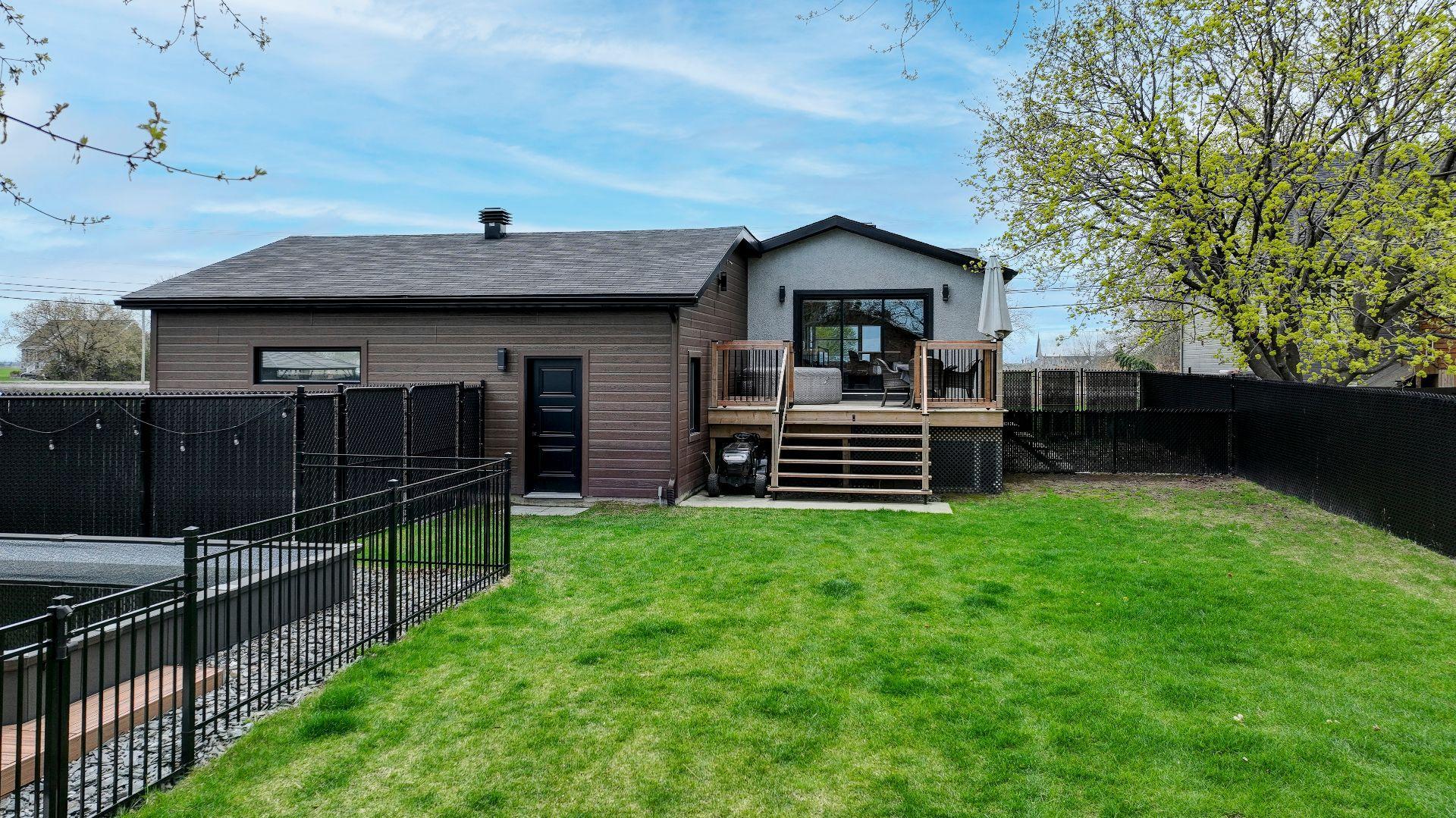 









797


Boul. St-Luc

,
Saint-Jean-sur-Richelieu,




QC
J2W2G6


