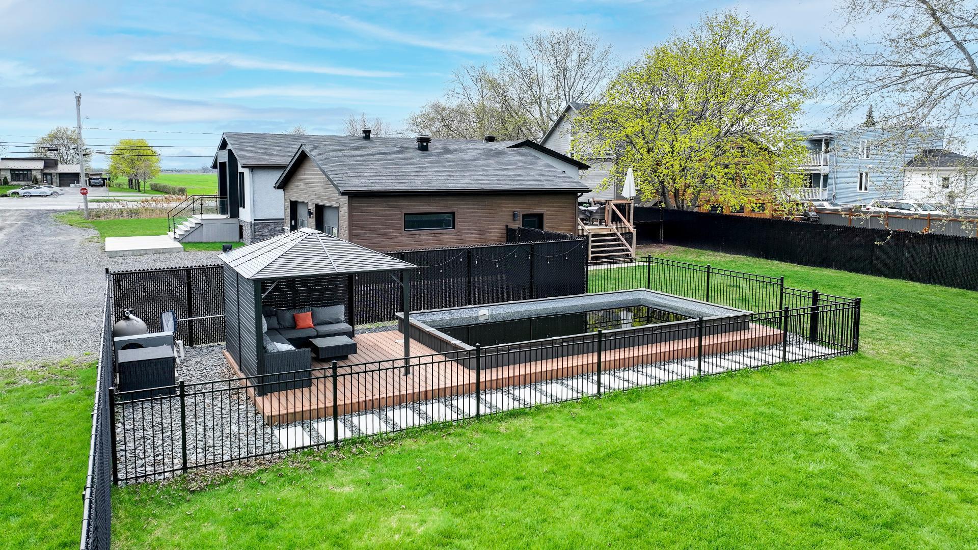 









797


Boul. St-Luc

,
Saint-Jean-sur-Richelieu,




QC
J2W2G6

