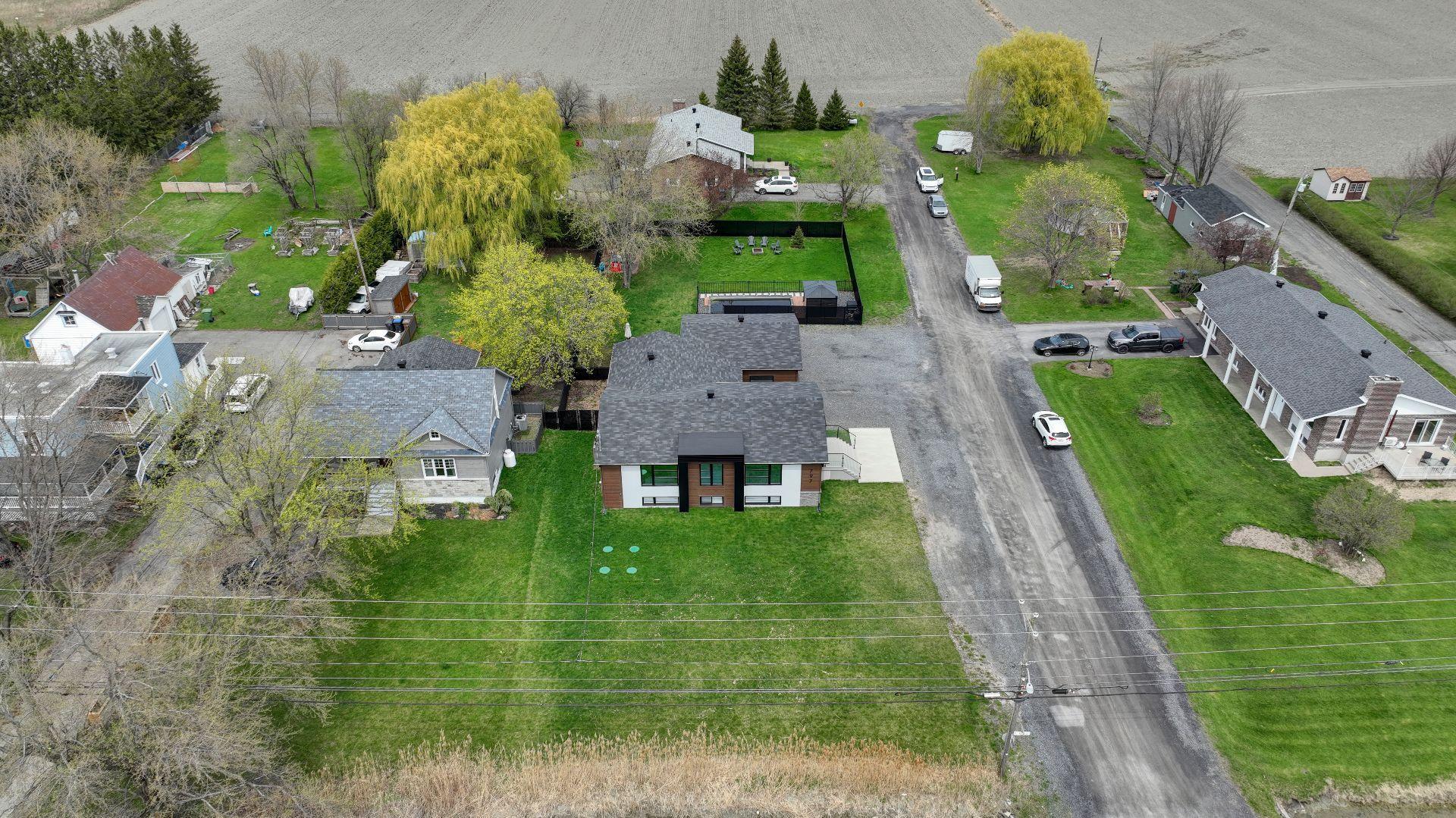 









797


Boul. St-Luc

,
Saint-Jean-sur-Richelieu,




QC
J2W2G6

