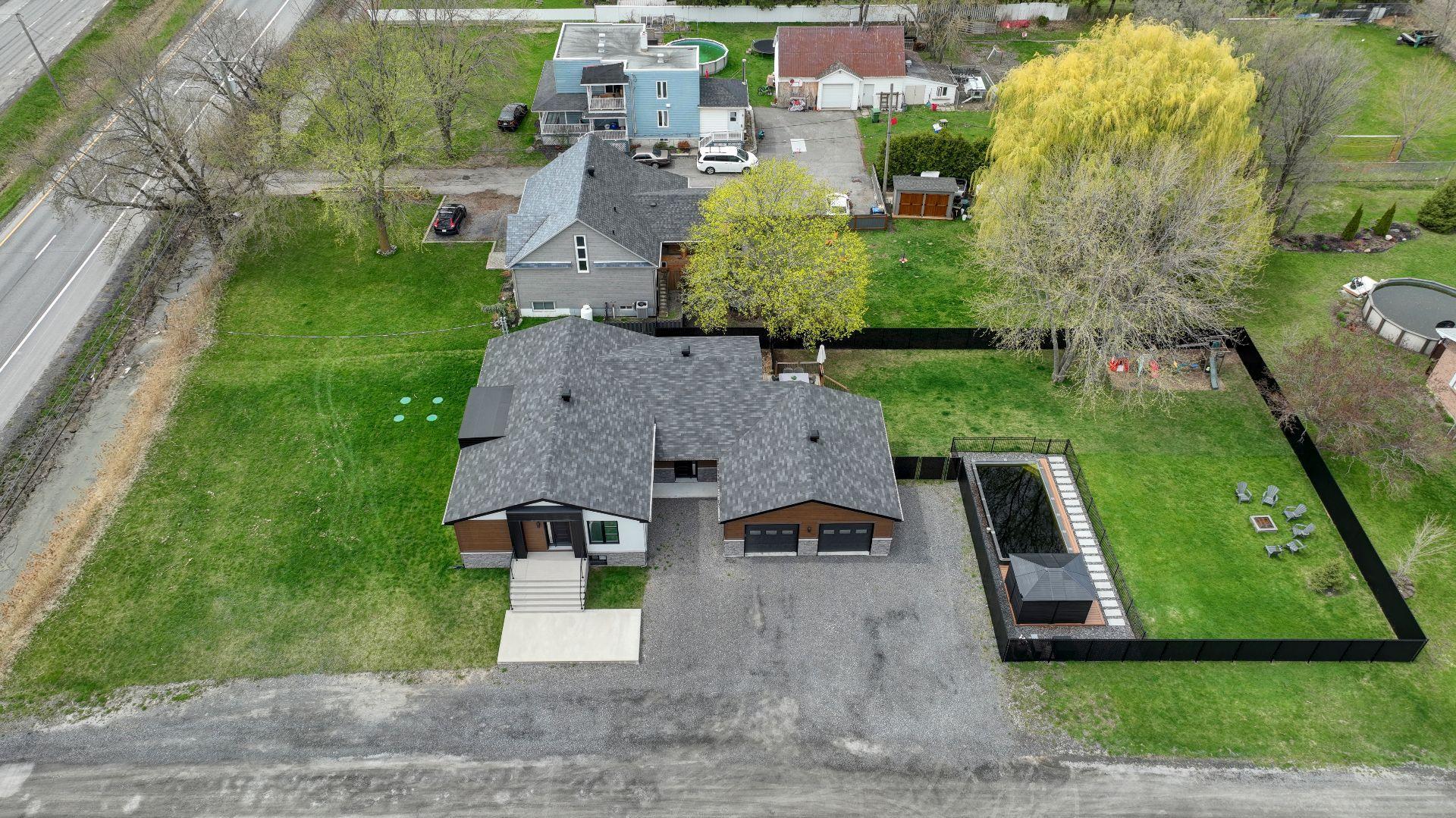 









797


Boul. St-Luc

,
Saint-Jean-sur-Richelieu,




QC
J2W2G6

