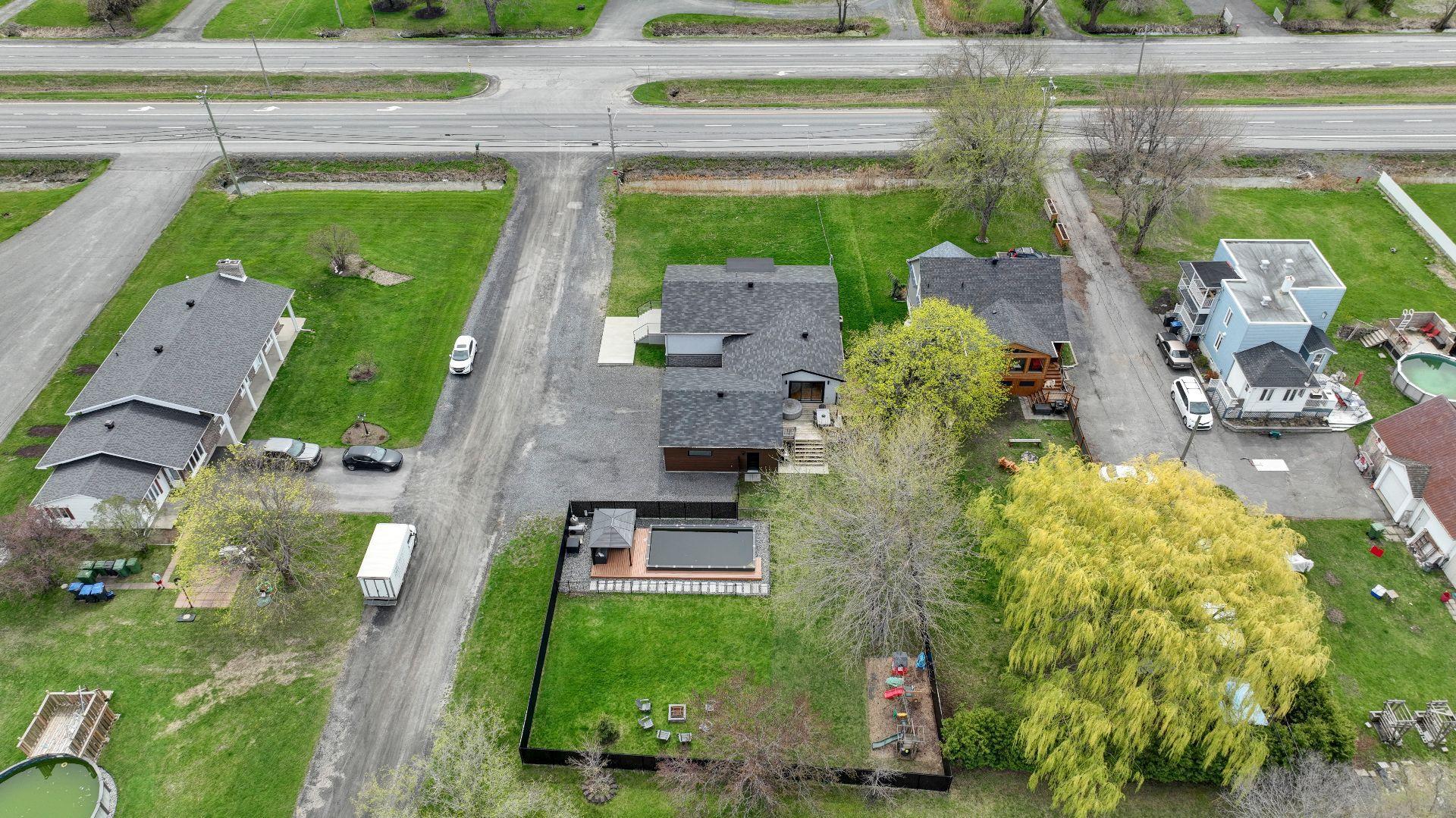 









797


Boul. St-Luc

,
Saint-Jean-sur-Richelieu,




QC
J2W2G6


