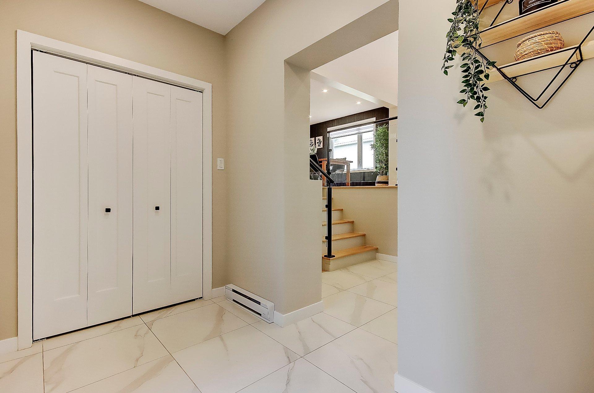 









797


Boul. St-Luc

,
Saint-Jean-sur-Richelieu,




QC
J2W2G6

