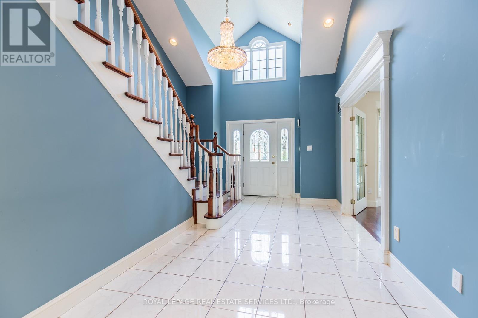 












57 ORR CRESCENT

,
Hamilton,




Ontario
L8G5C5

