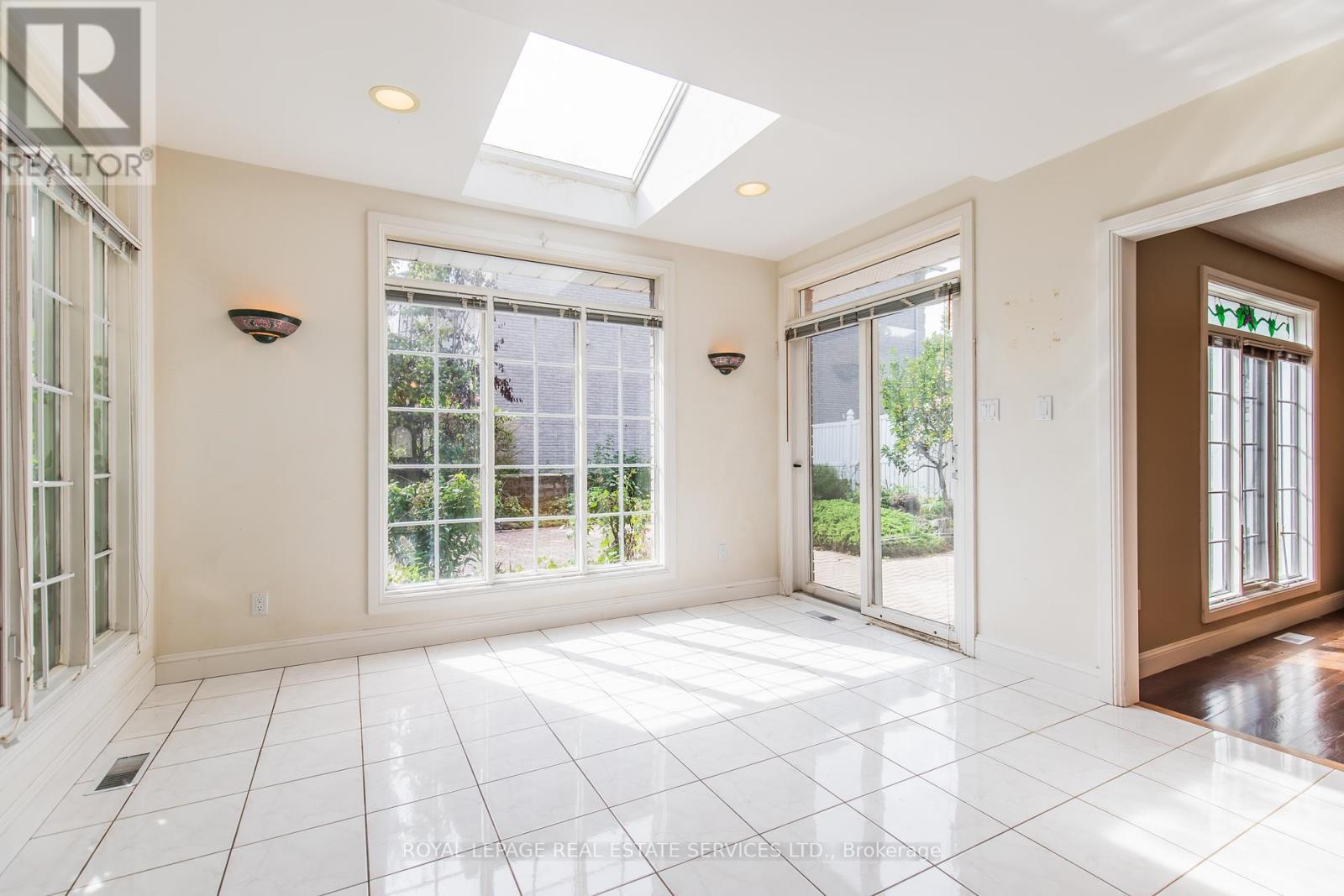 












57 ORR CRESCENT

,
Hamilton,




Ontario
L8G5C5

