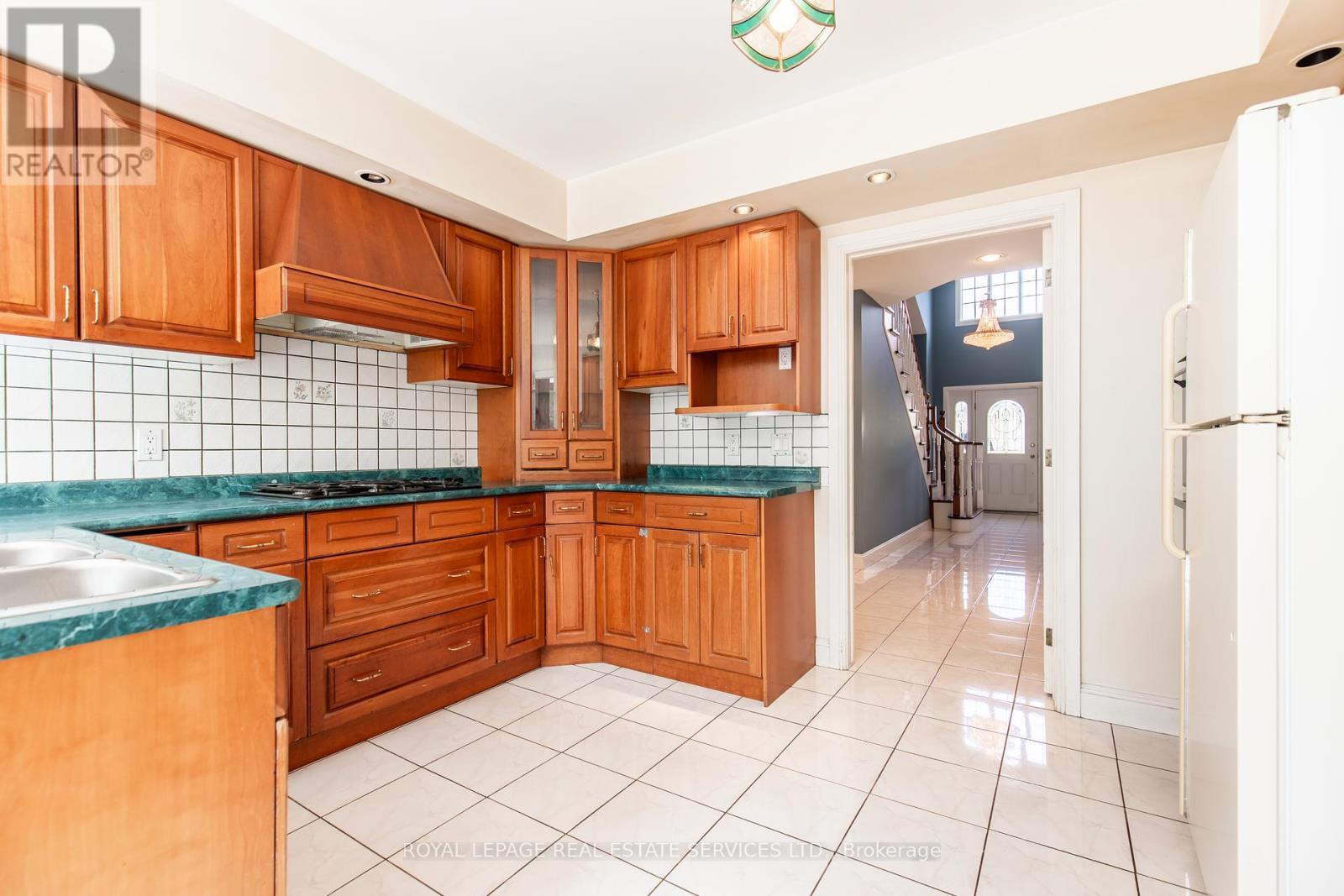 












57 ORR CRESCENT

,
Hamilton,




Ontario
L8G5C5

