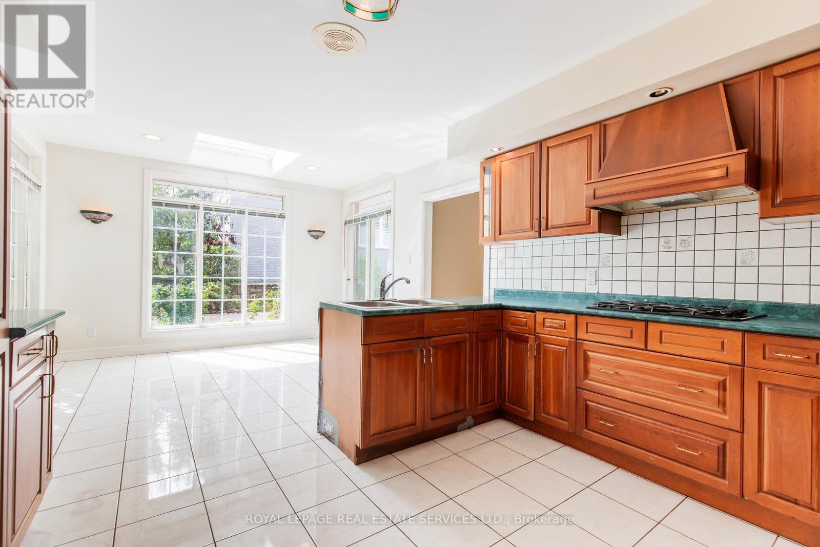 












57 ORR CRESCENT

,
Hamilton,




Ontario
L8G5C5

