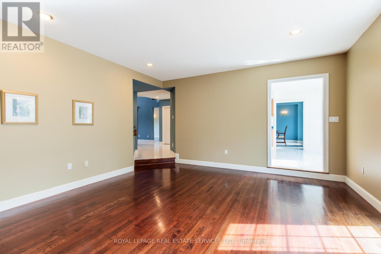 












57 ORR CRESCENT

,
Hamilton,




Ontario
L8G5C5

