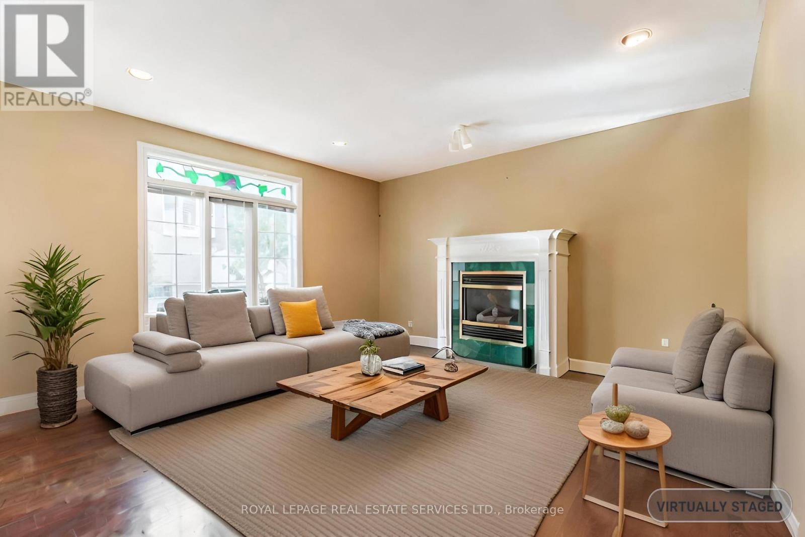 












57 ORR CRESCENT

,
Hamilton,




Ontario
L8G5C5

