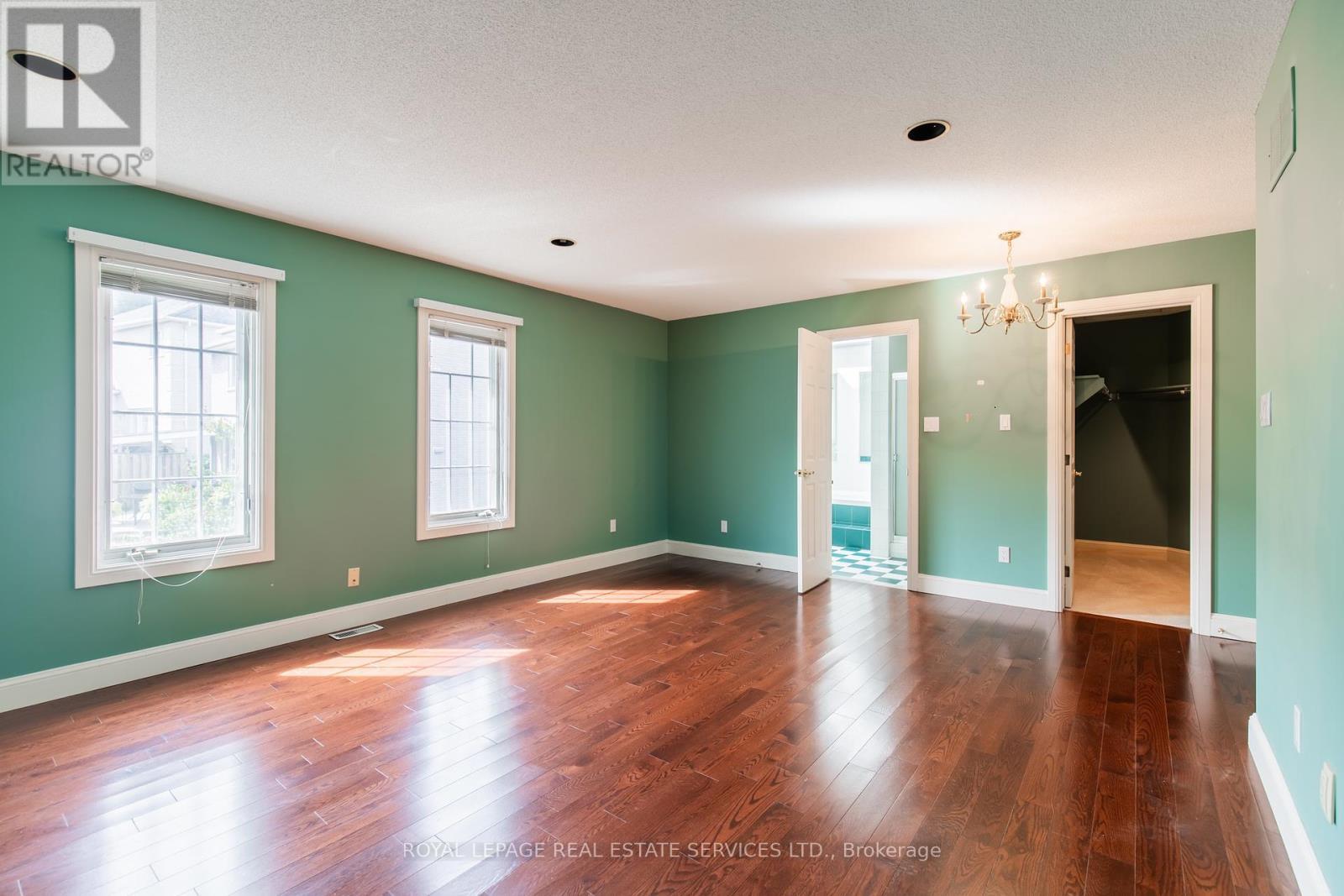 












57 ORR CRESCENT

,
Hamilton,




Ontario
L8G5C5

