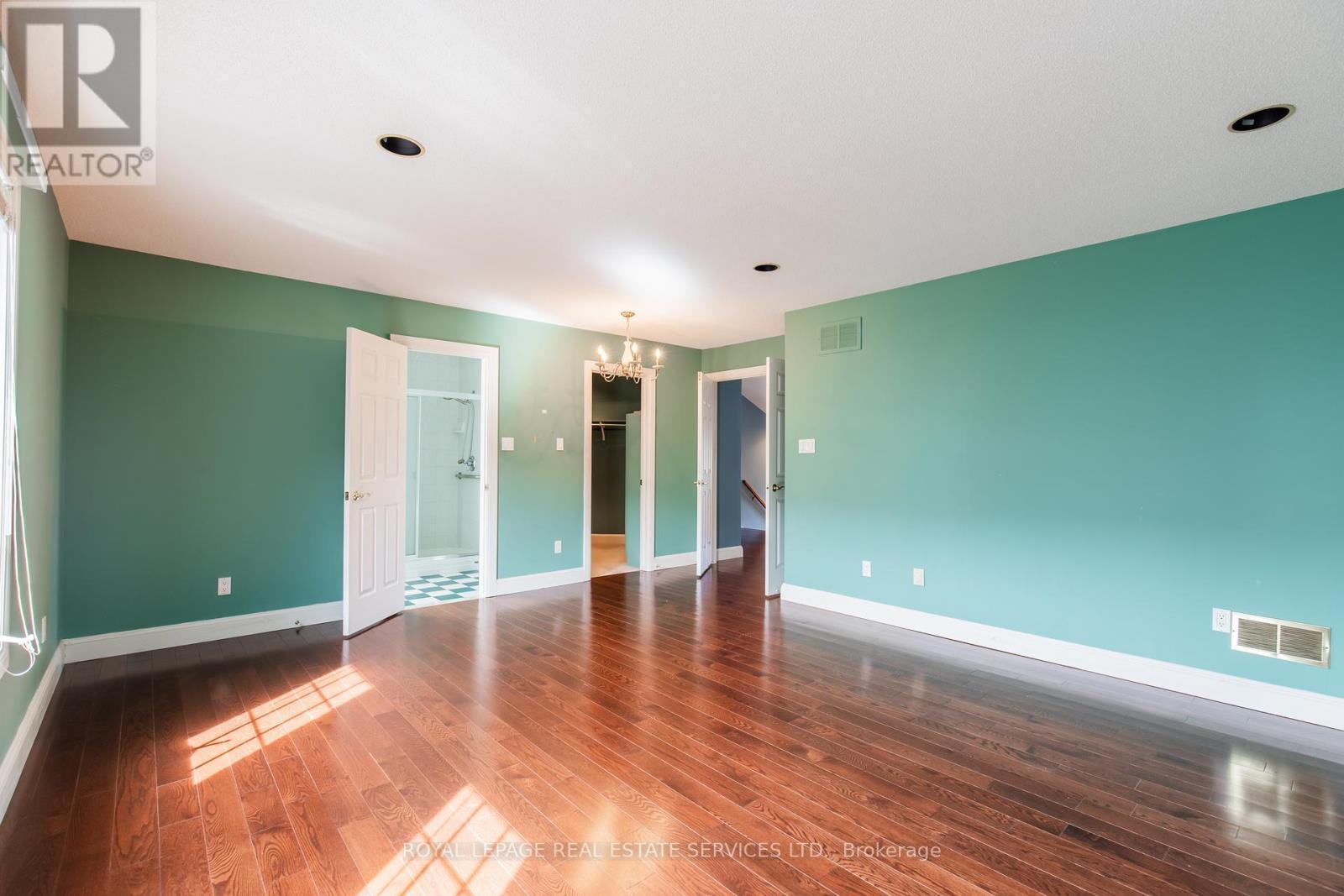 












57 ORR CRESCENT

,
Hamilton,




Ontario
L8G5C5

