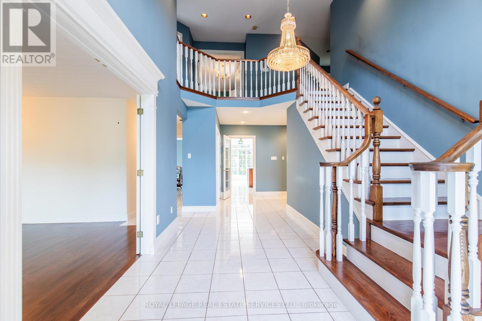 












57 ORR CRESCENT

,
Hamilton,




Ontario
L8G5C5

