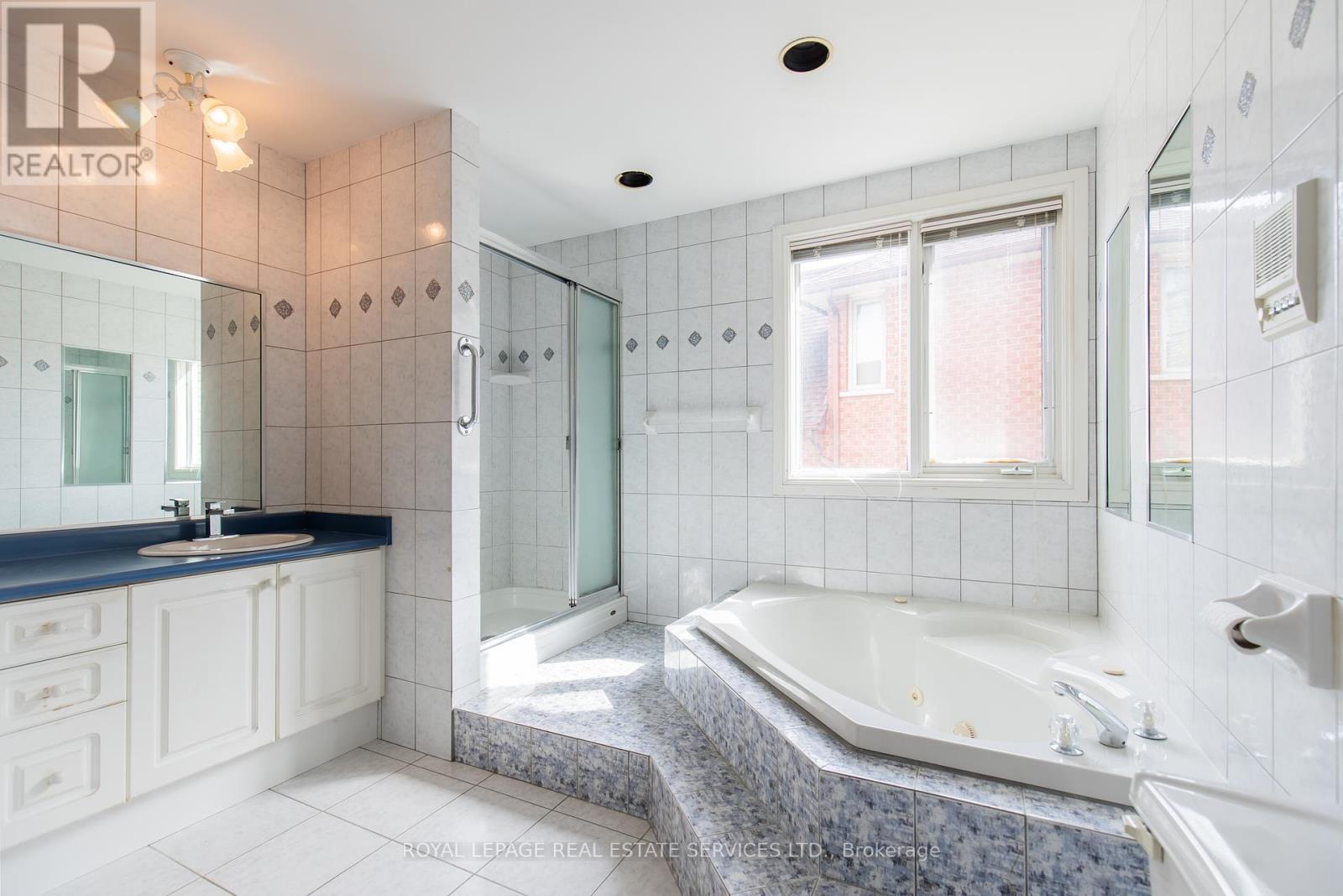 












57 ORR CRESCENT

,
Hamilton,




Ontario
L8G5C5


