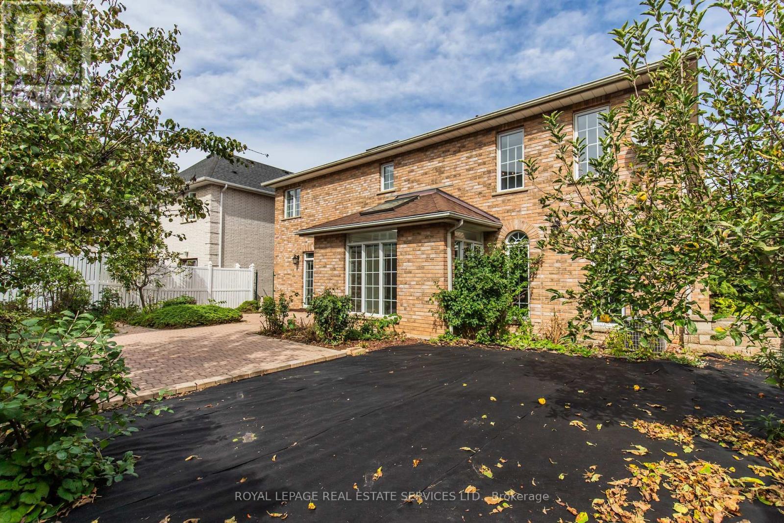 












57 ORR CRESCENT

,
Hamilton,




Ontario
L8G5C5

