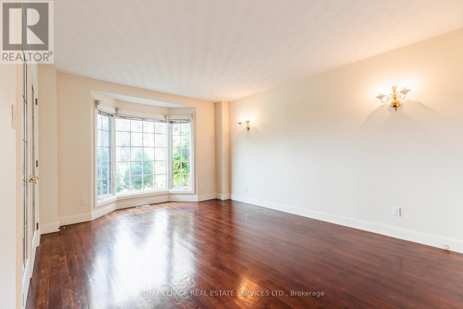 












57 ORR CRESCENT

,
Hamilton,




Ontario
L8G5C5

