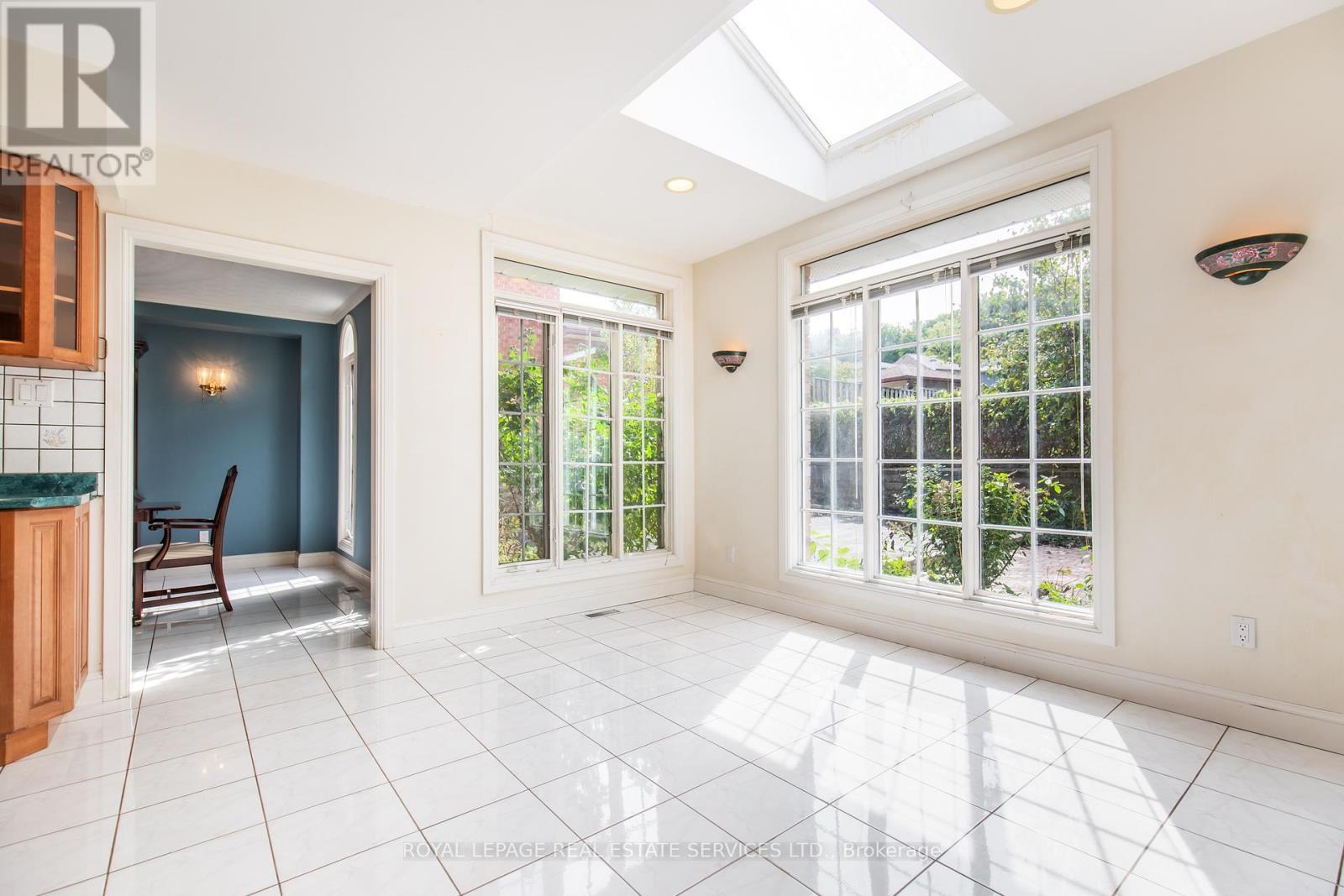 












57 ORR CRESCENT

,
Hamilton,




Ontario
L8G5C5

