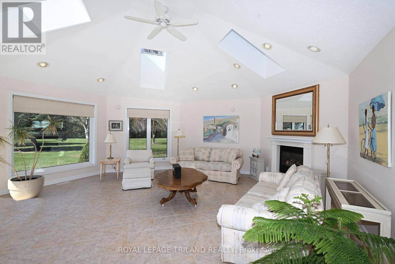 












7154 TALBOT TRAIL

,
Chatham-Kent (Blenheim),




Ontario
N0P1A0

