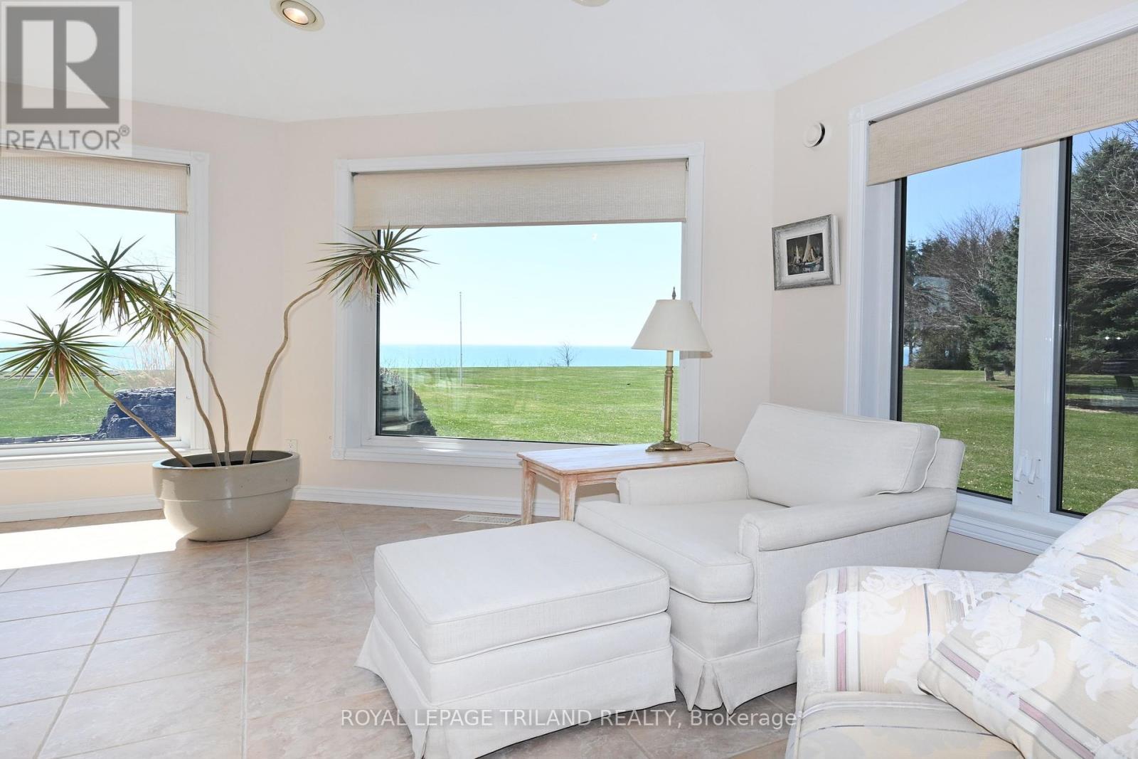 












7154 TALBOT TRAIL

,
Chatham-Kent (Blenheim),




Ontario
N0P1A0

