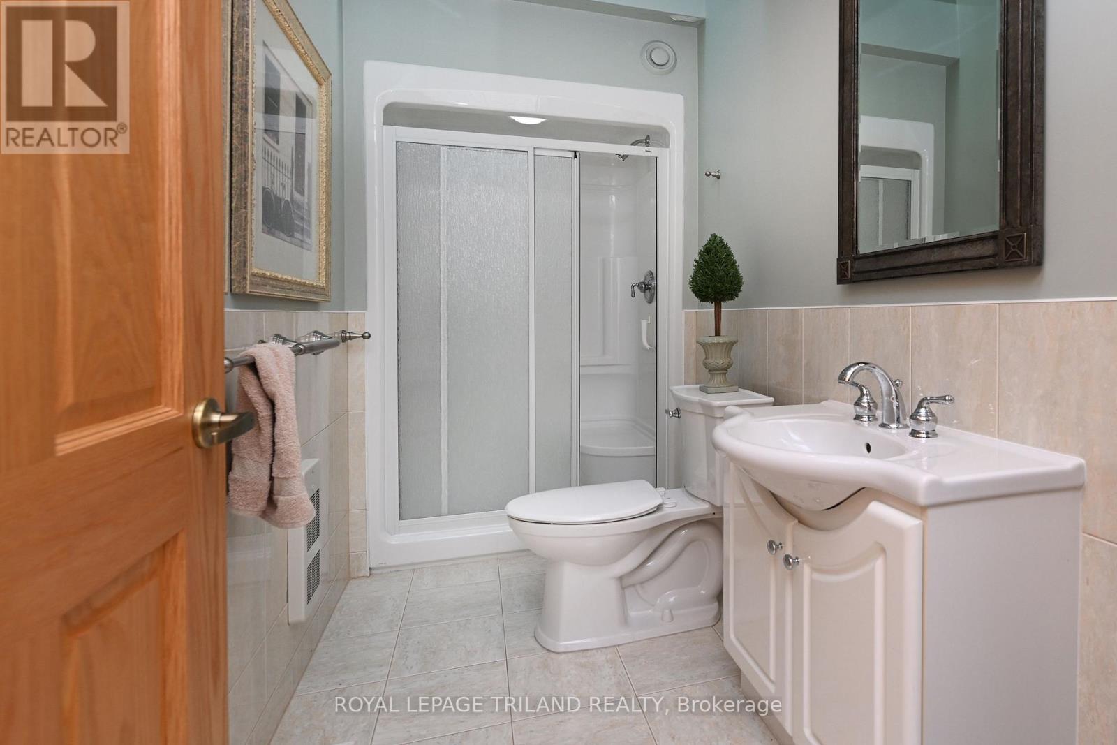 












7154 TALBOT TRAIL

,
Chatham-Kent (Blenheim),




Ontario
N0P1A0

