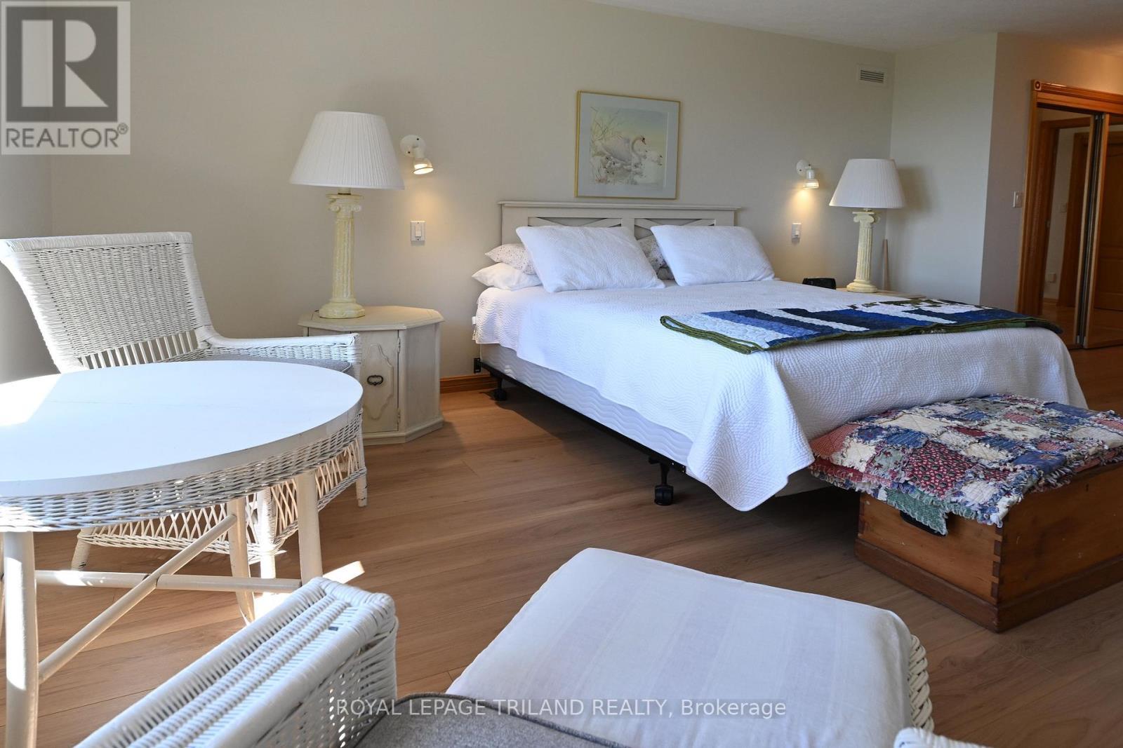 












7154 TALBOT TRAIL

,
Chatham-Kent (Blenheim),




Ontario
N0P1A0

