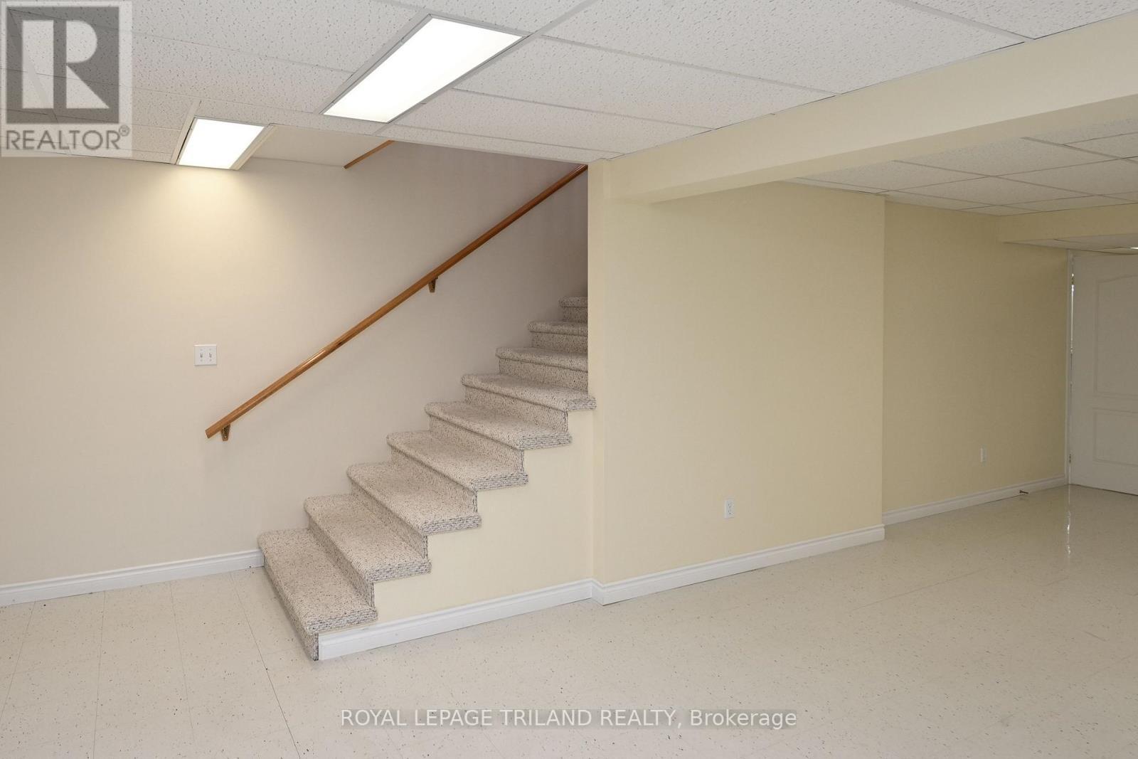 












7154 TALBOT TRAIL

,
Chatham-Kent (Blenheim),




Ontario
N0P1A0

