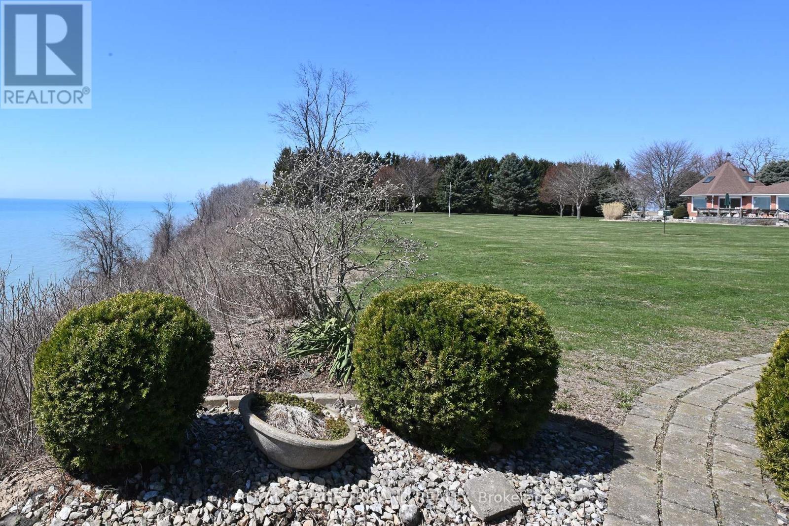 












7154 TALBOT TRAIL

,
Chatham-Kent (Blenheim),




Ontario
N0P1A0

