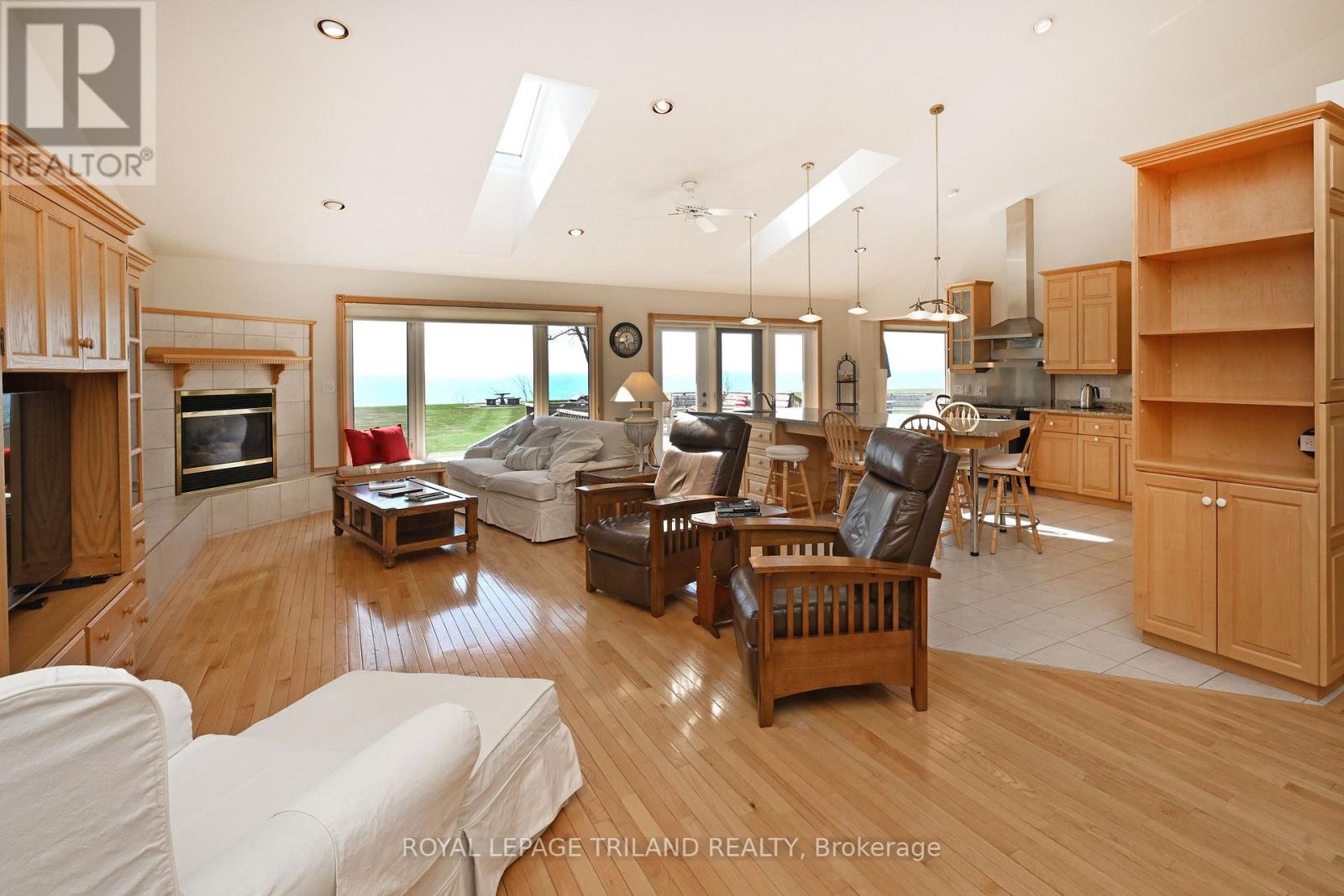 












7154 TALBOT TRAIL

,
Chatham-Kent (Blenheim),




Ontario
N0P1A0

