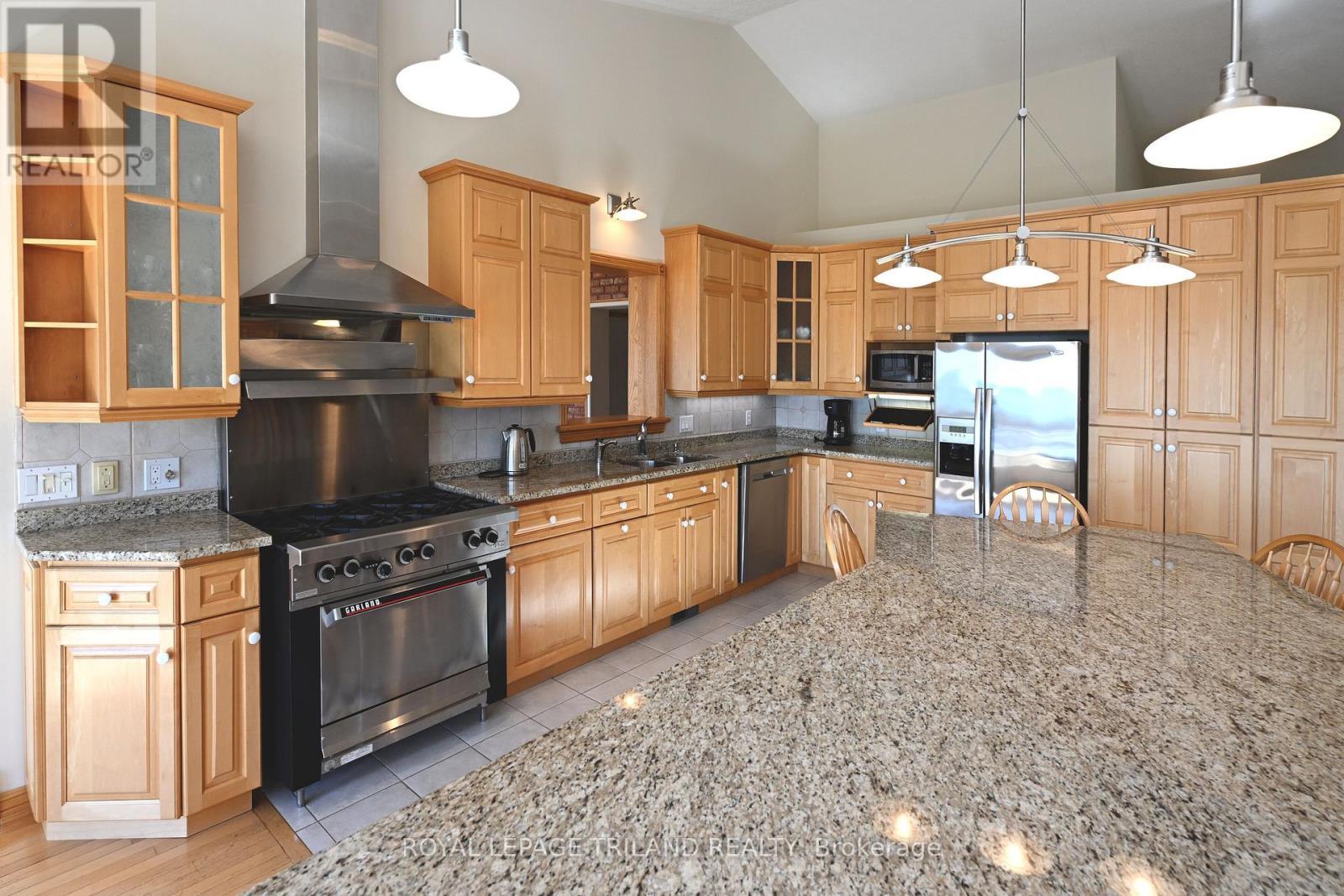 












7154 TALBOT TRAIL

,
Chatham-Kent (Blenheim),




Ontario
N0P1A0

