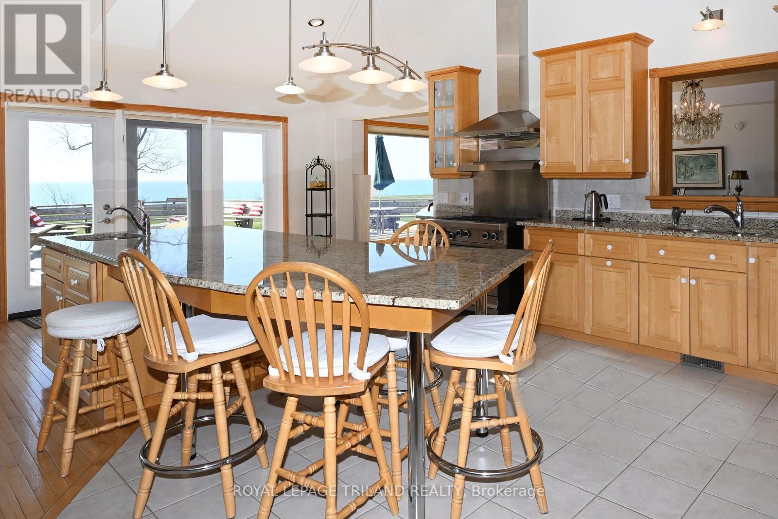 












7154 TALBOT TRAIL

,
Chatham-Kent (Blenheim),




Ontario
N0P1A0

