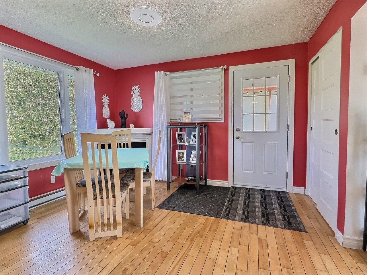 









235


Rue Monseigneur-Vel

,
Magog,




QC
J1X3W5

