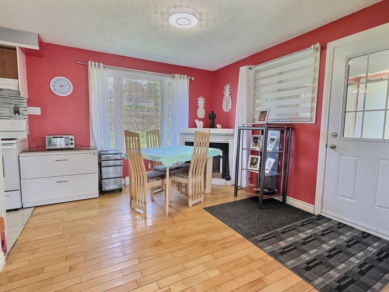 









235


Rue Monseigneur-Vel

,
Magog,




QC
J1X3W5

