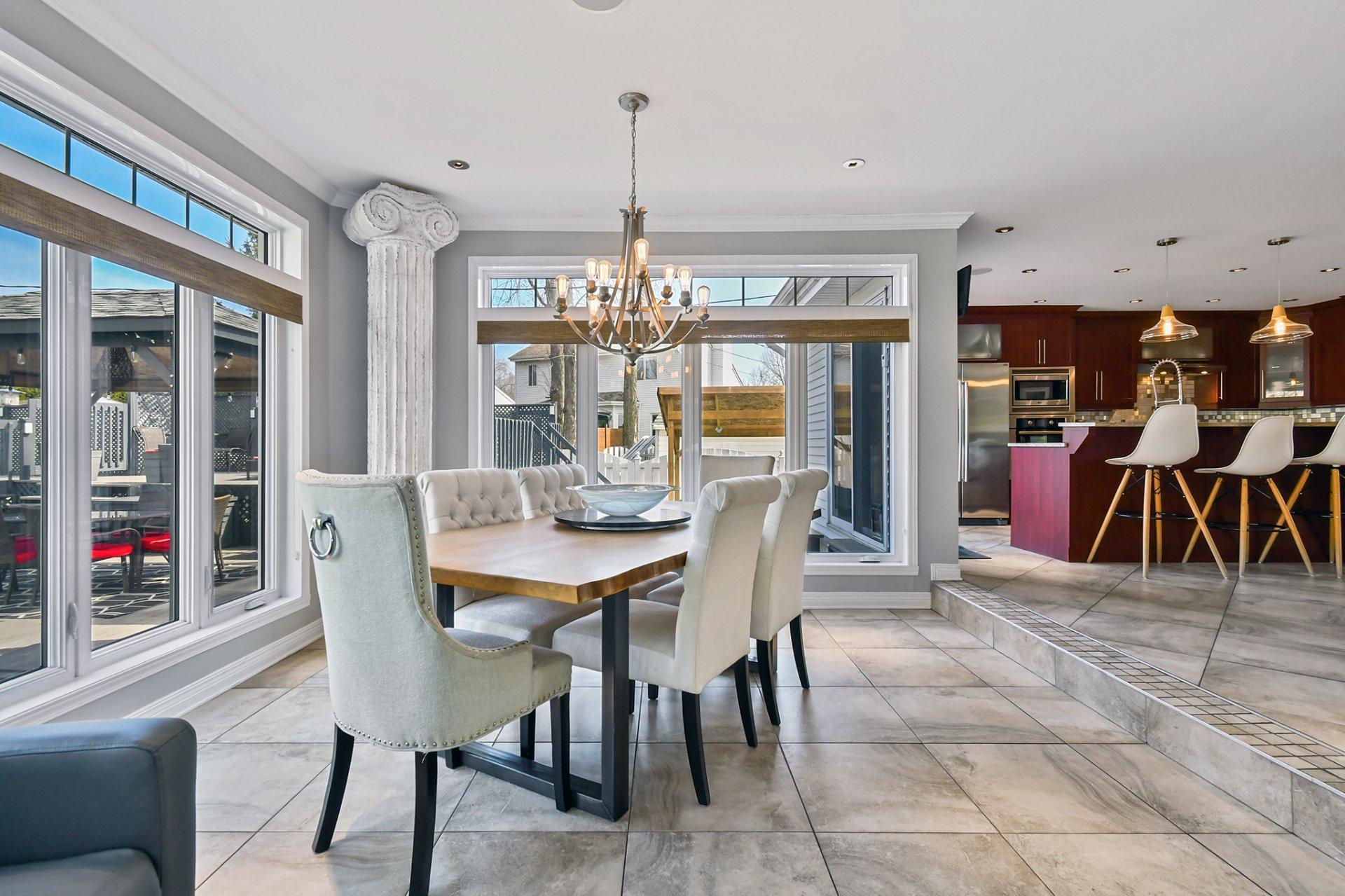 









397


Av. Marc-Aurèle-Fortin

,
Laval (Sainte-Rose),




QC
H7L5G2

