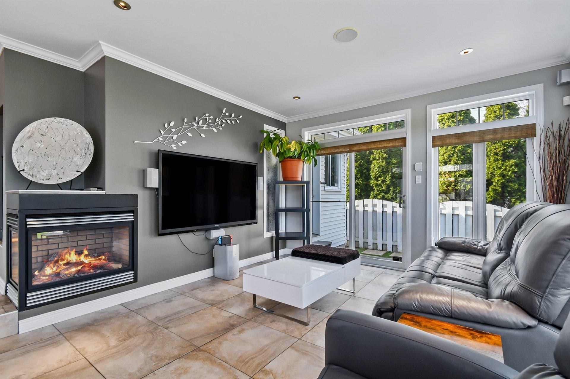 









397


Av. Marc-Aurèle-Fortin

,
Laval (Sainte-Rose),




QC
H7L5G2

