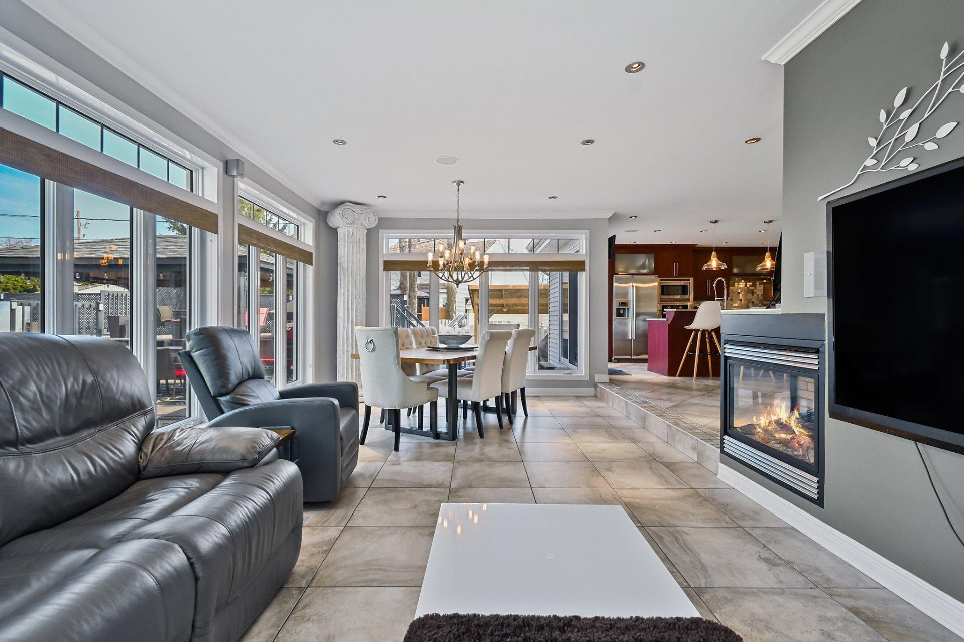 









397


Av. Marc-Aurèle-Fortin

,
Laval (Sainte-Rose),




QC
H7L5G2

